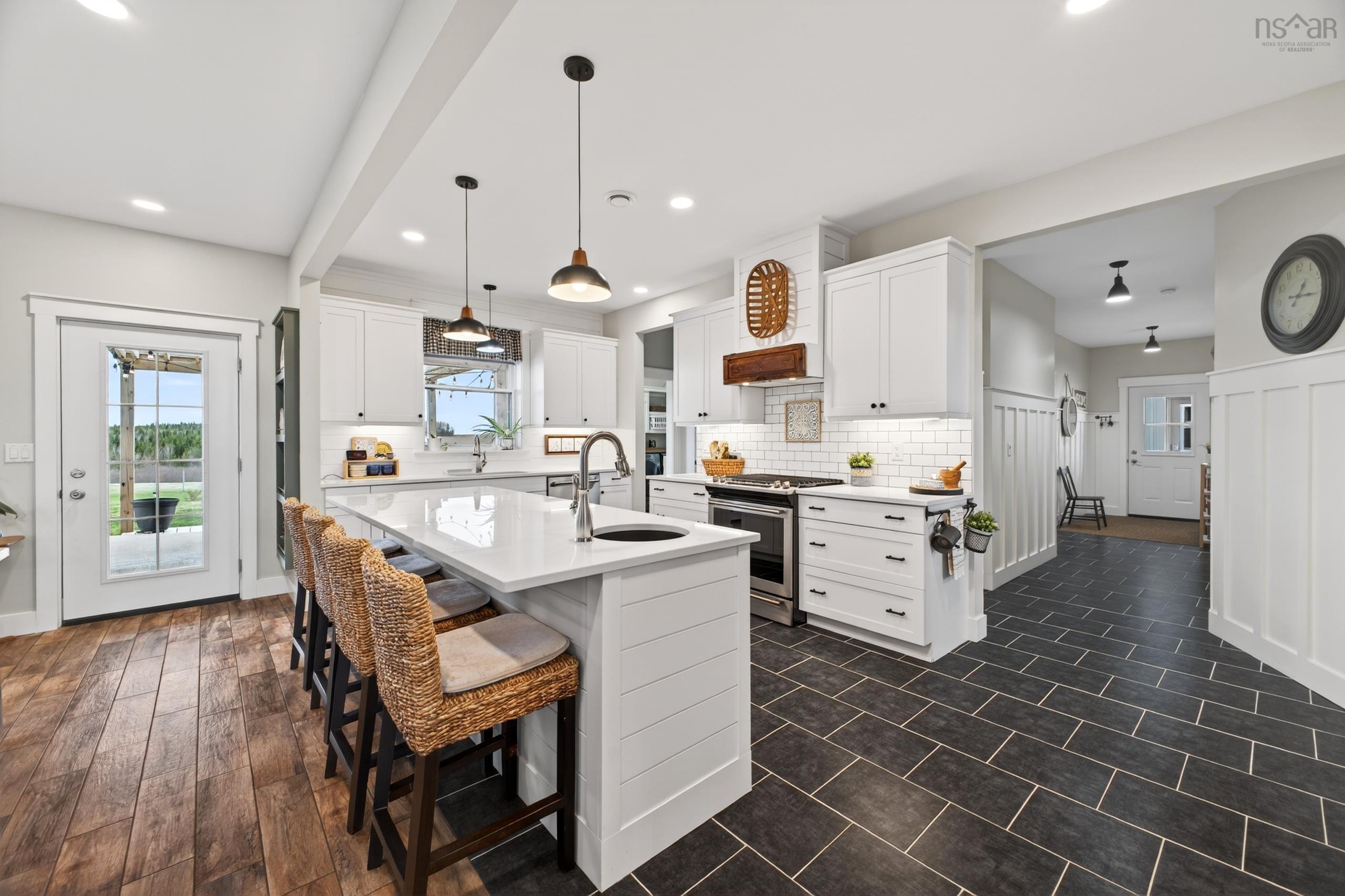 $836,999.00: 200 OLD HALIFAX Road, Pleasant Valley