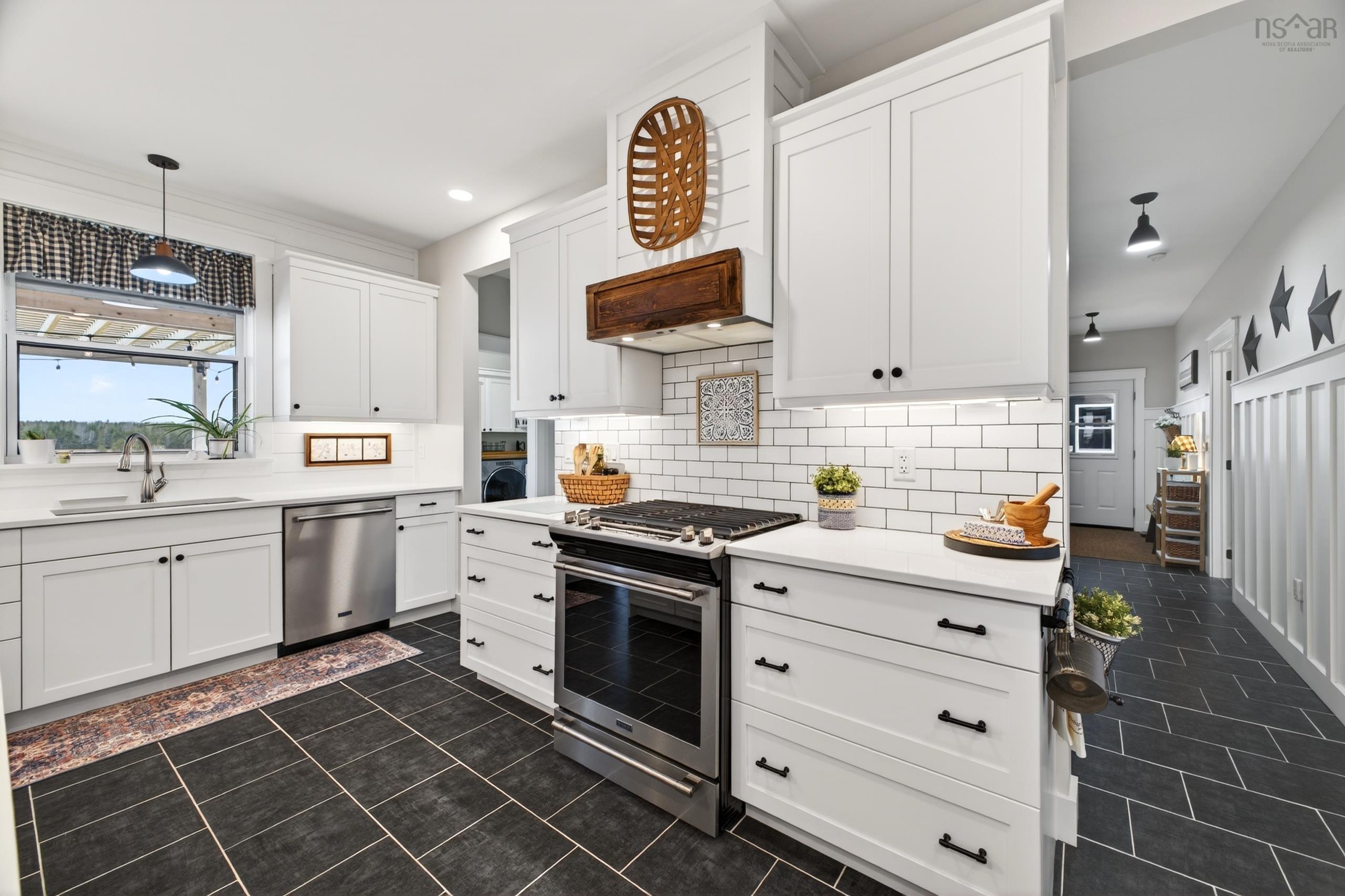 $836,999.00: 200 OLD HALIFAX Road, Pleasant Valley
