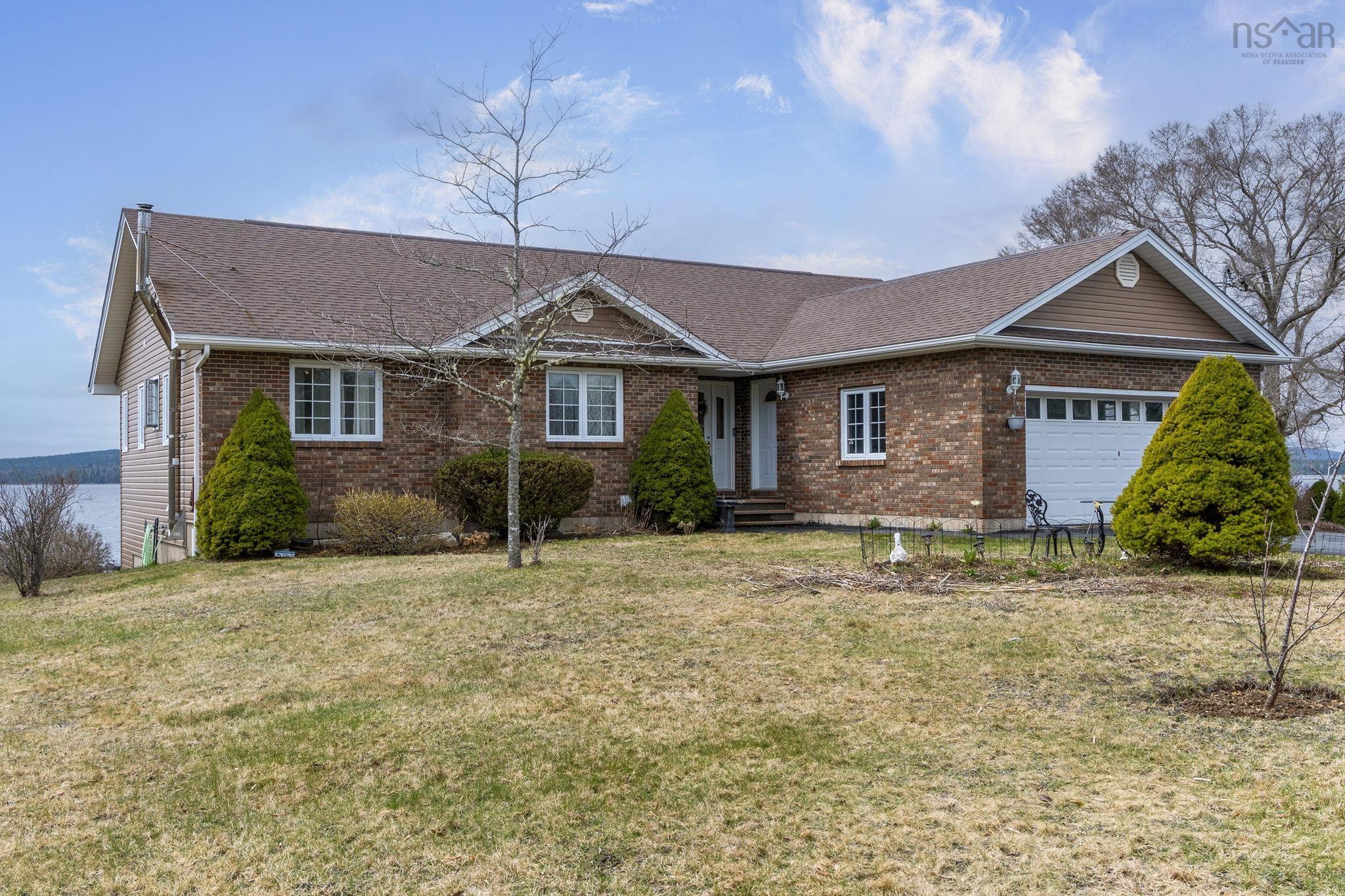 $849,900.00: 228 Ostrea Lake Road, Ostrea Lake