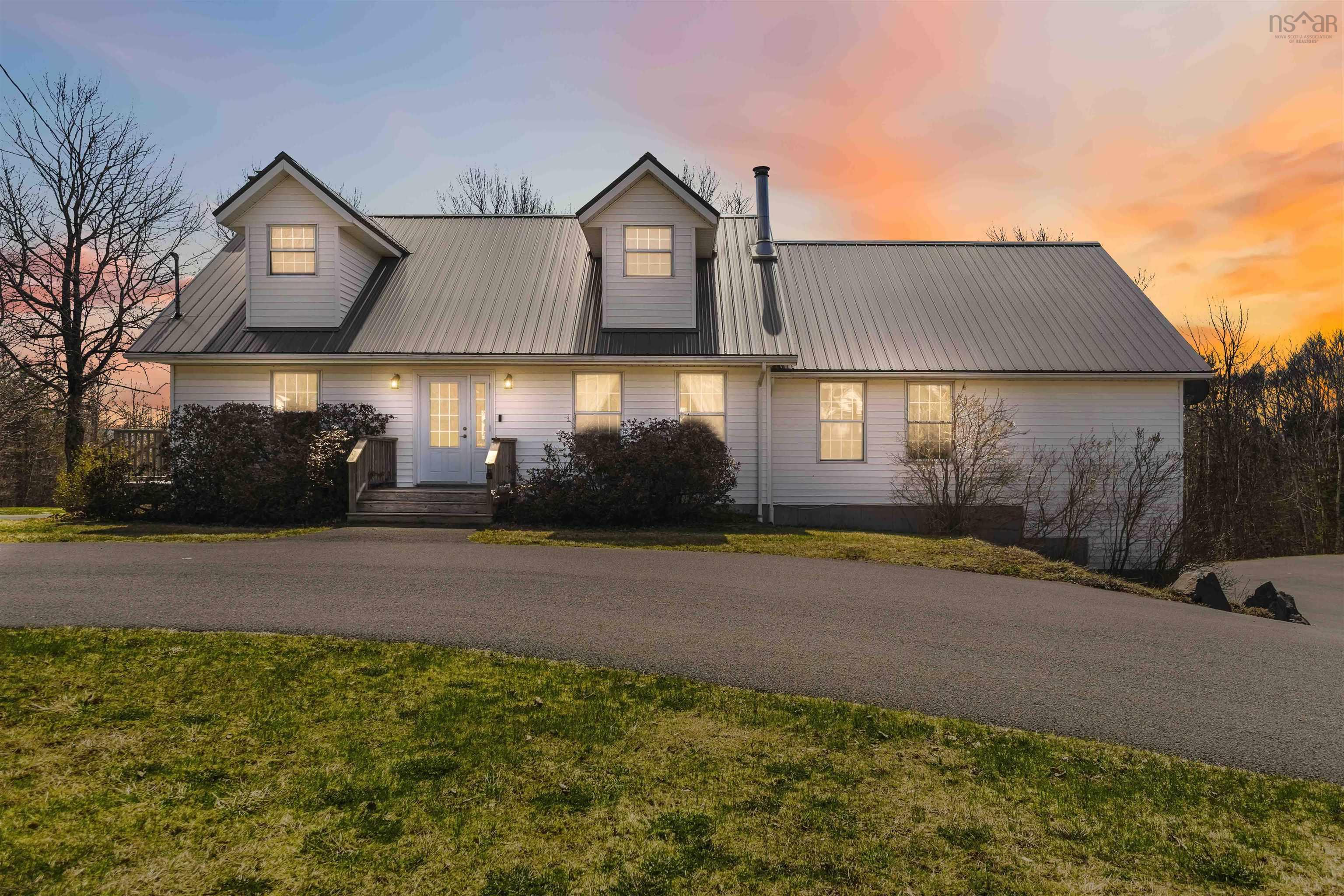 $899,000.00: 2749 Highway 359, Centreville