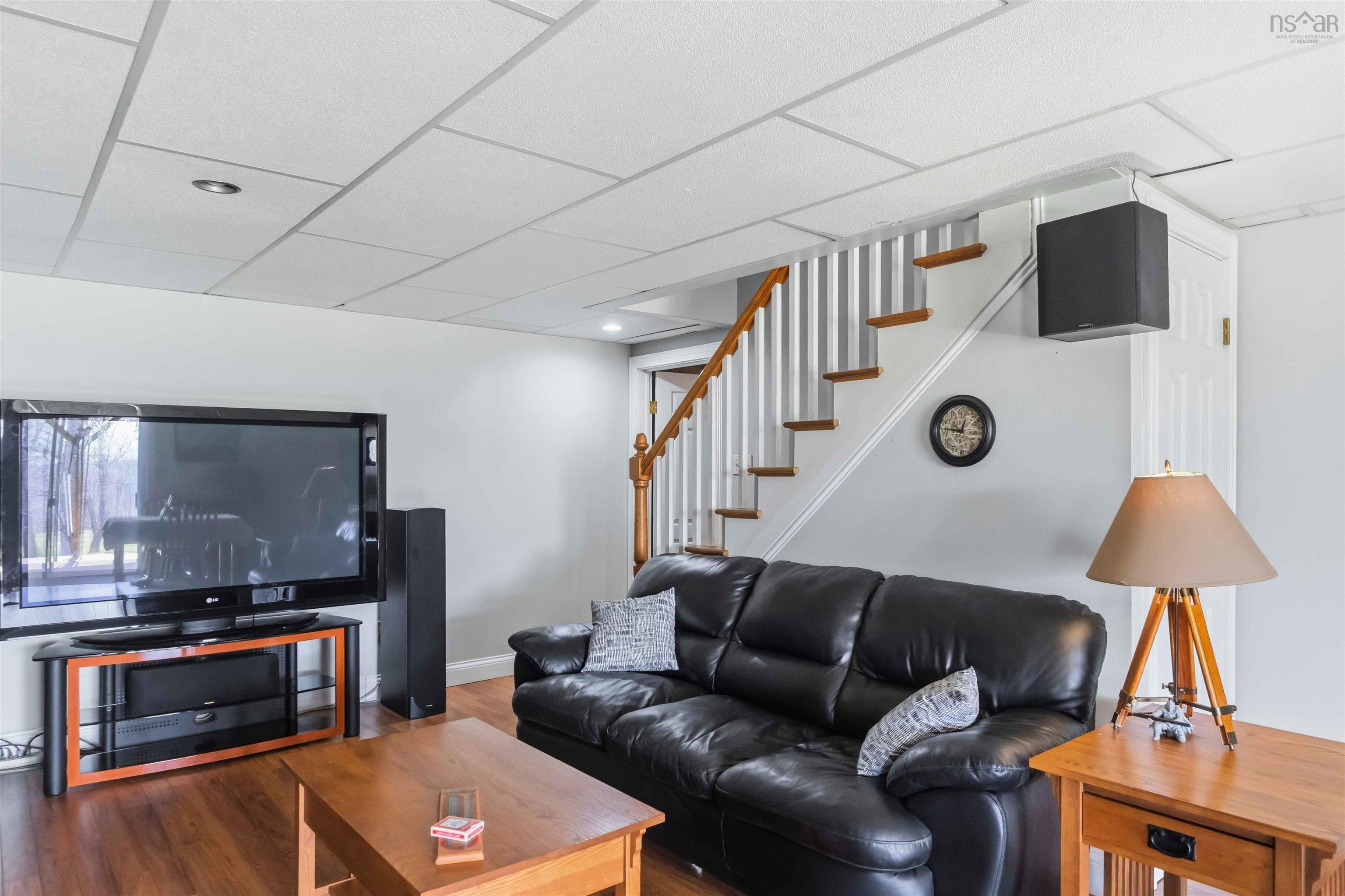 $899,000.00: 2749 Highway 359, Centreville