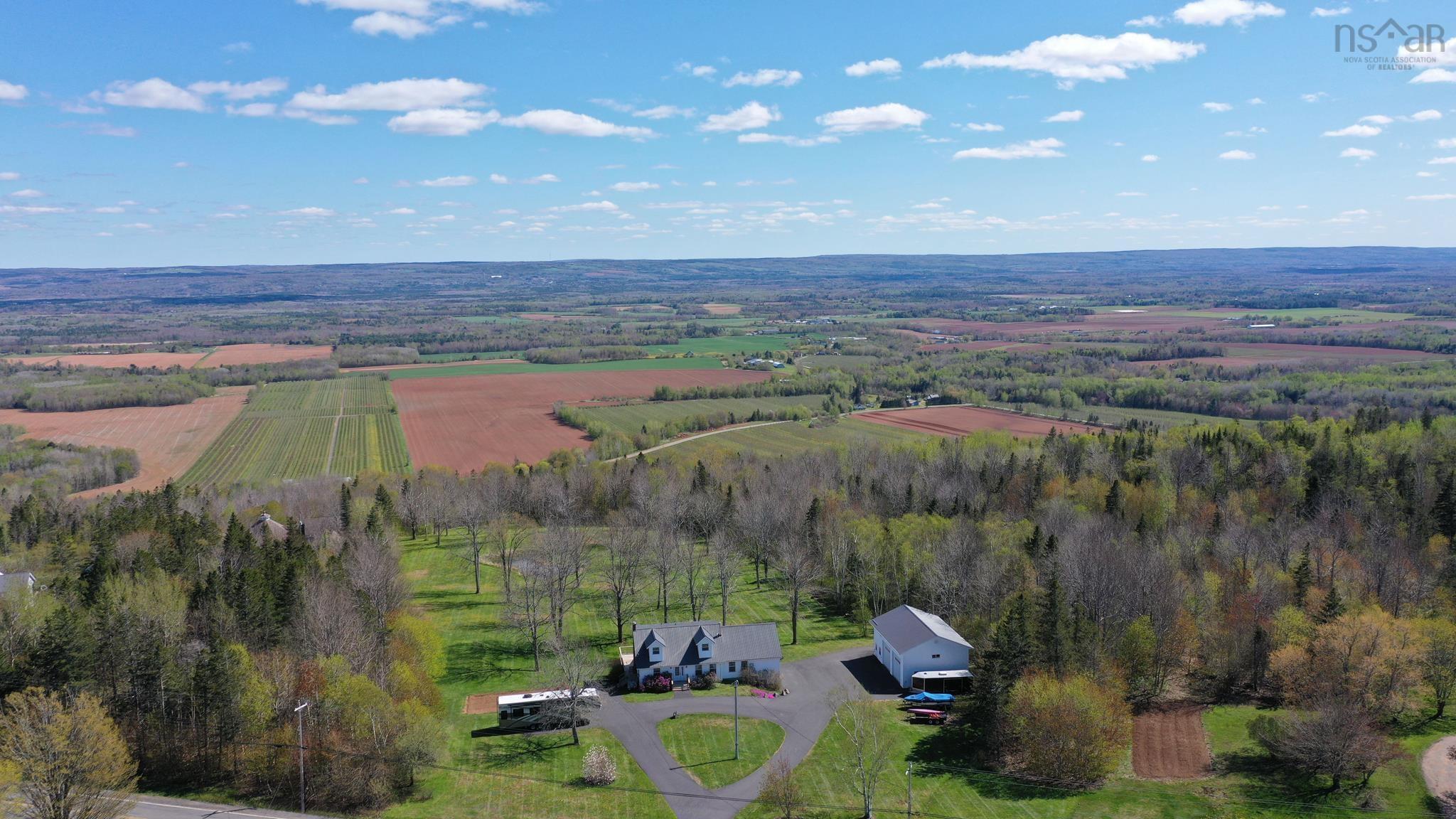 $899,000.00: 2749 Highway 359, Centreville