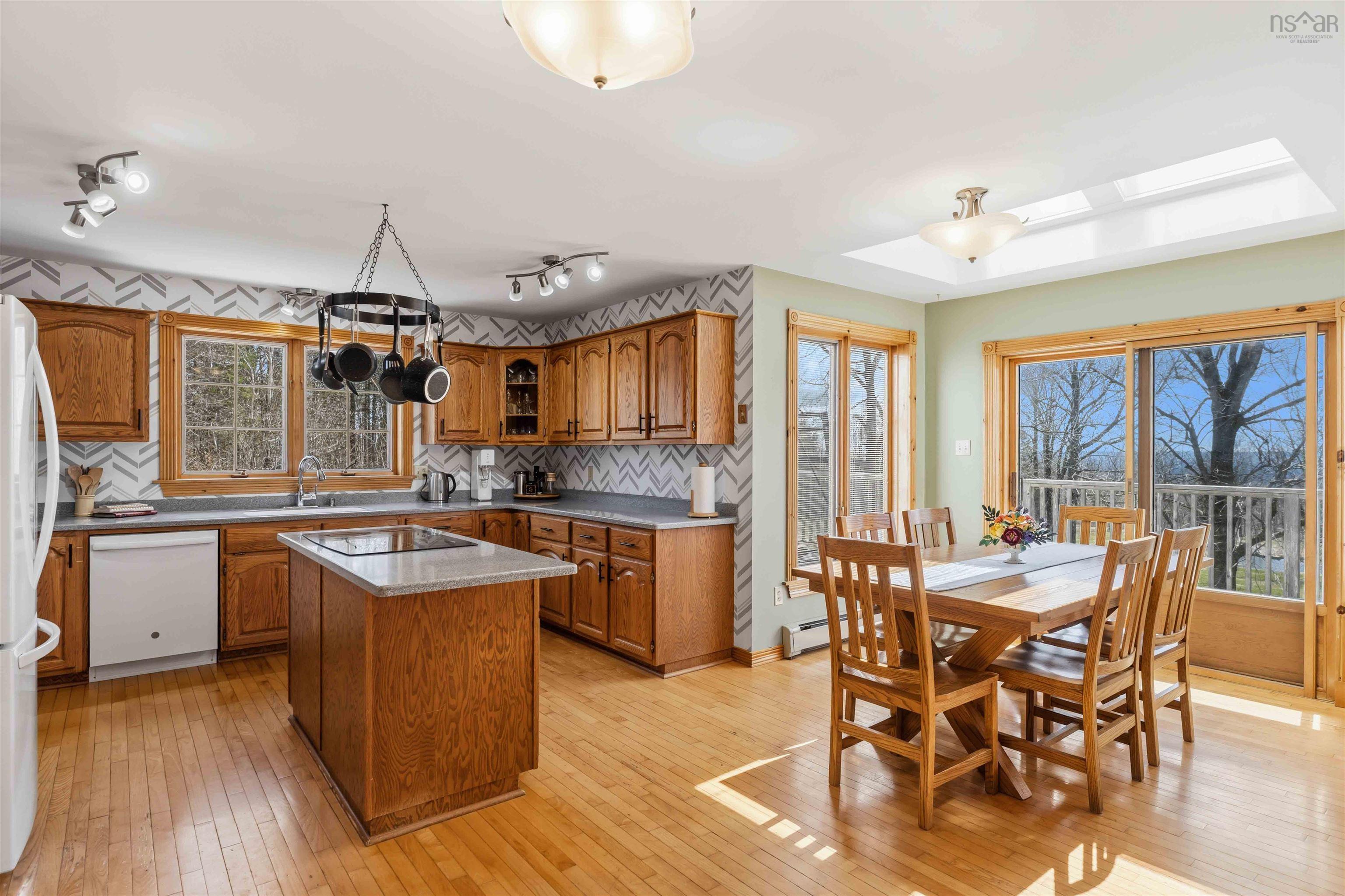 $899,000.00: 2749 Highway 359, Centreville