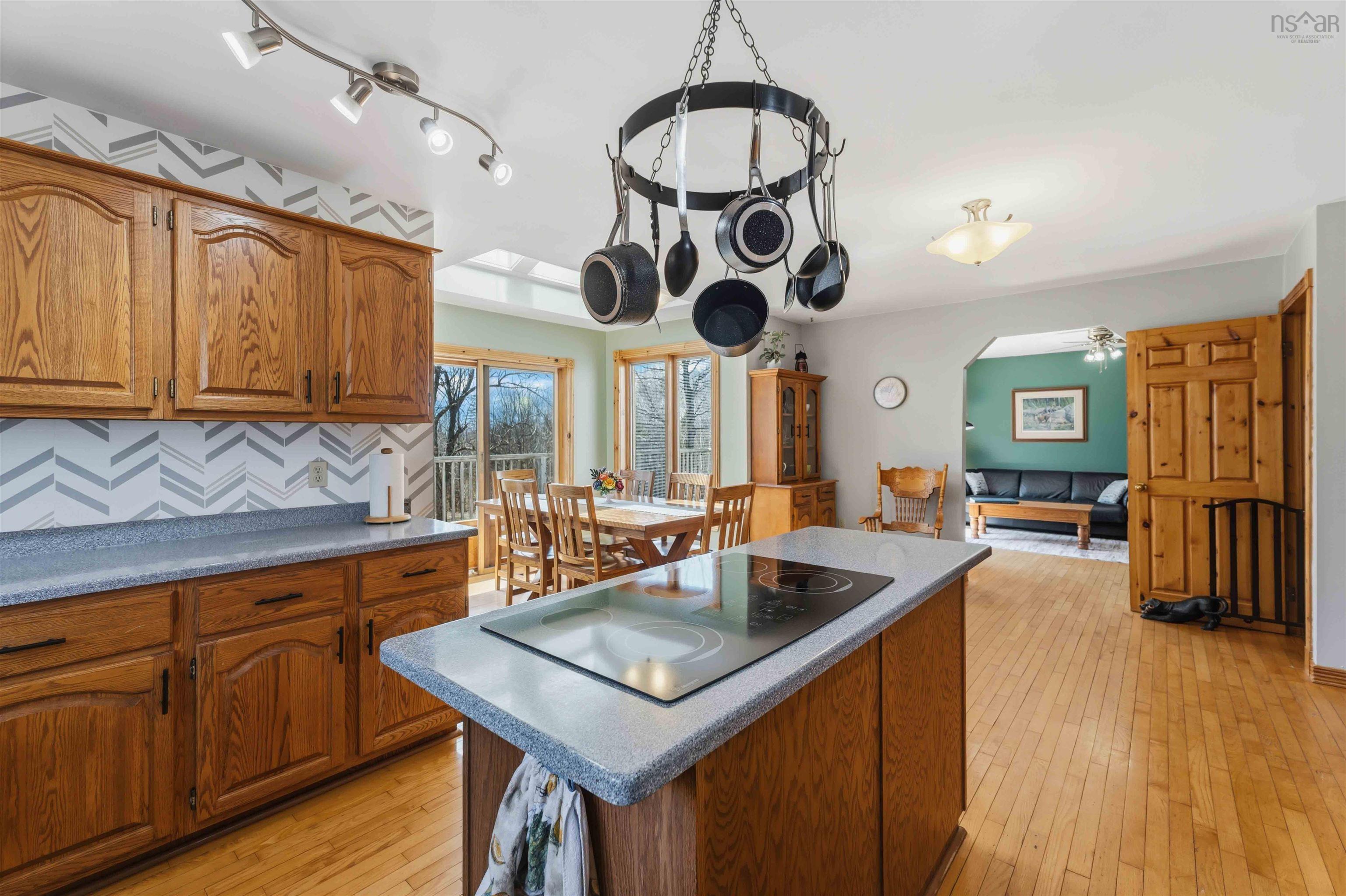 $899,000.00: 2749 Highway 359, Centreville
