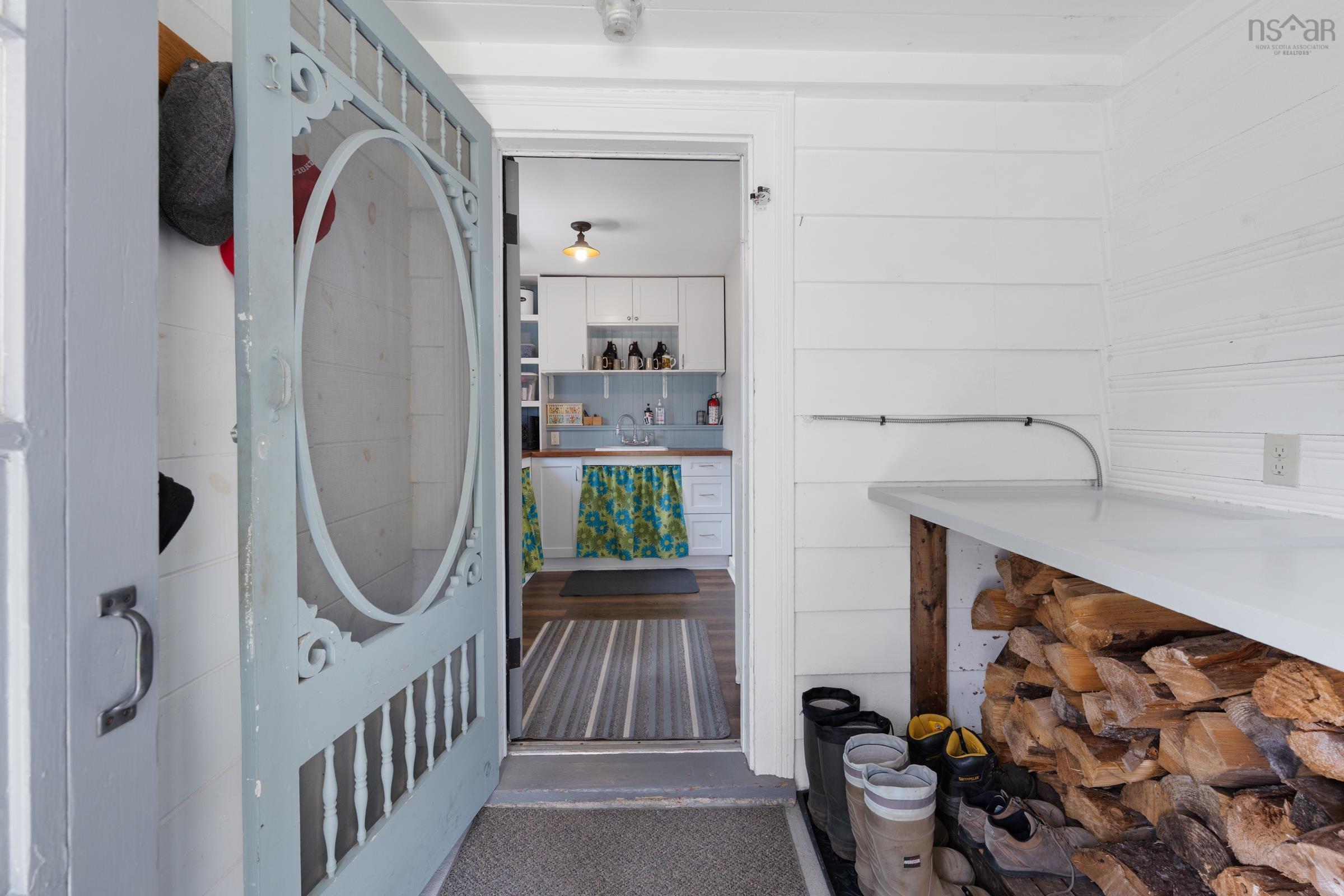 $420,000.00: 84 Old Post Road, Clementsport