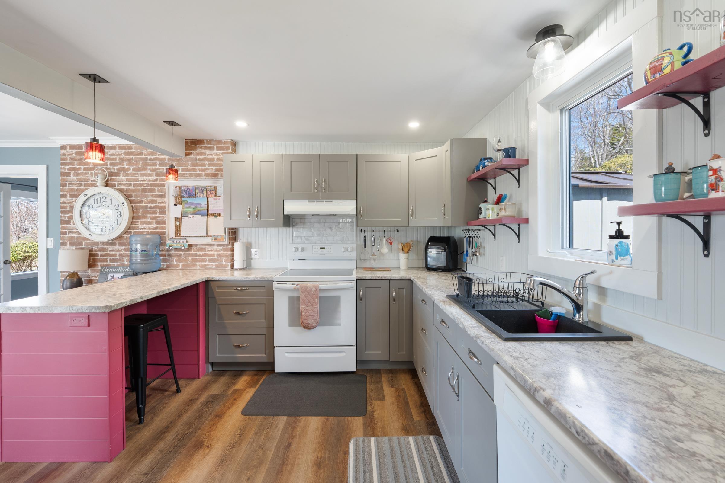 $420,000.00: 84 Old Post Road, Clementsport