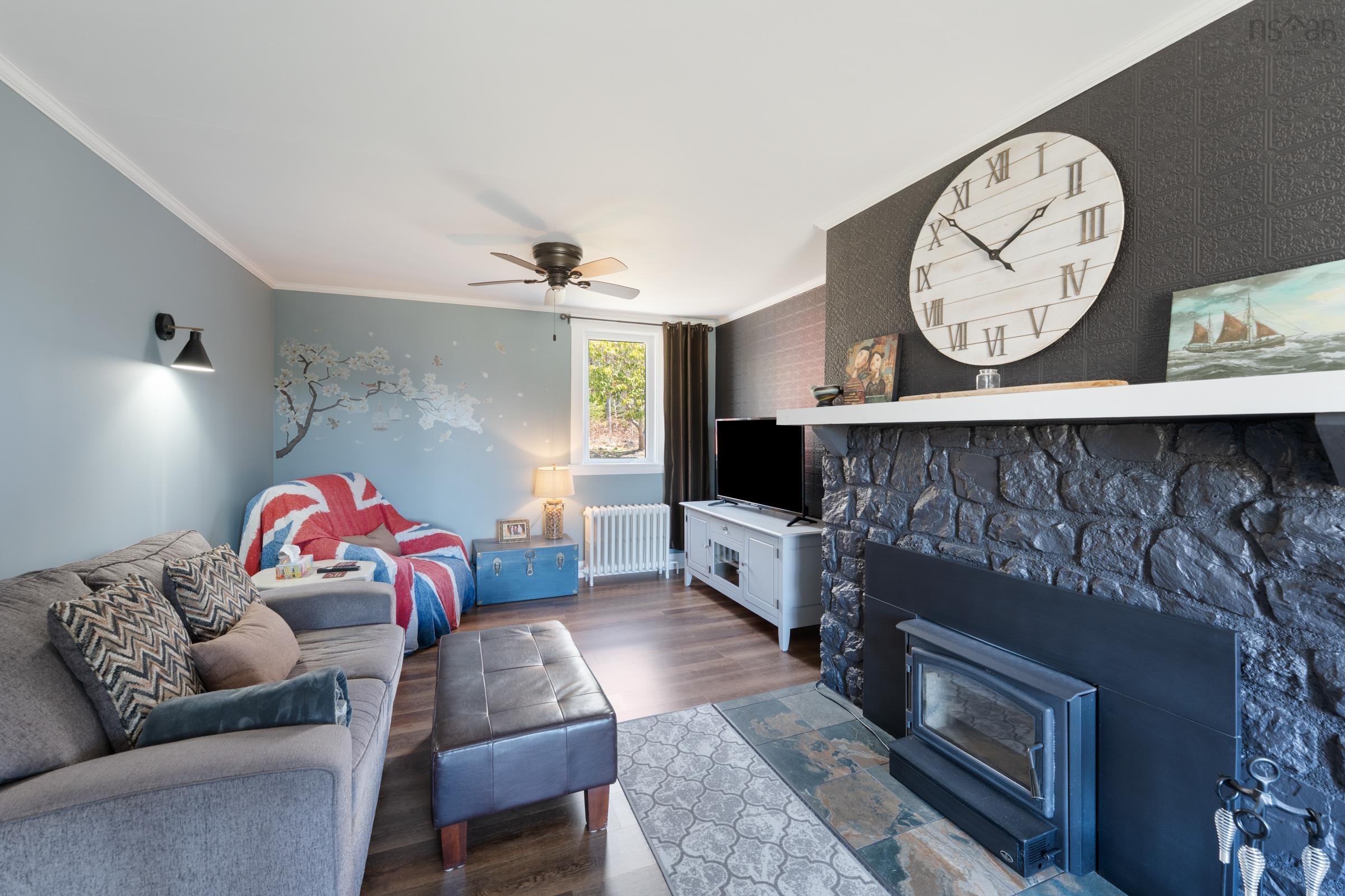 $420,000.00: 84 Old Post Road, Clementsport