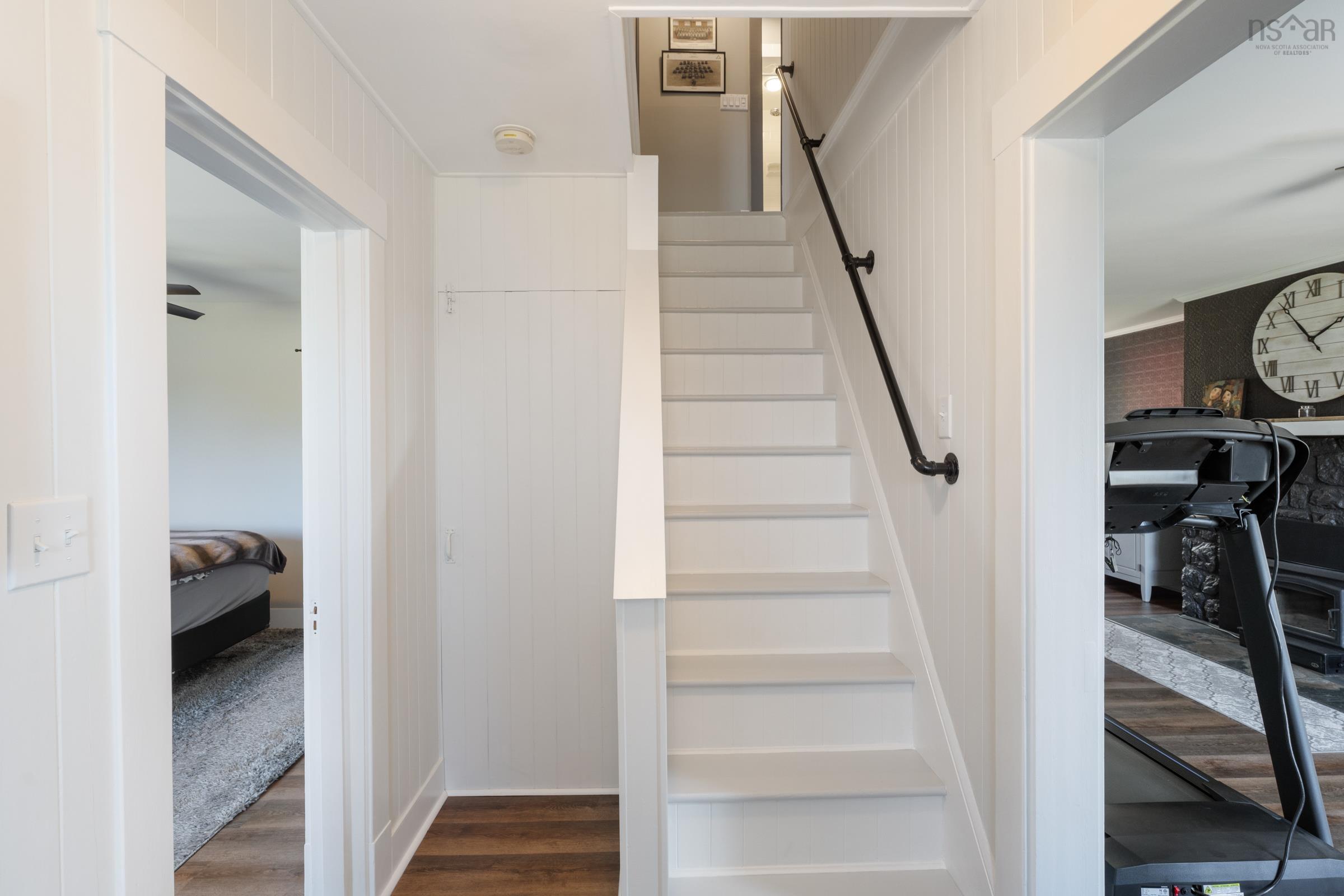 $420,000.00: 84 Old Post Road, Clementsport