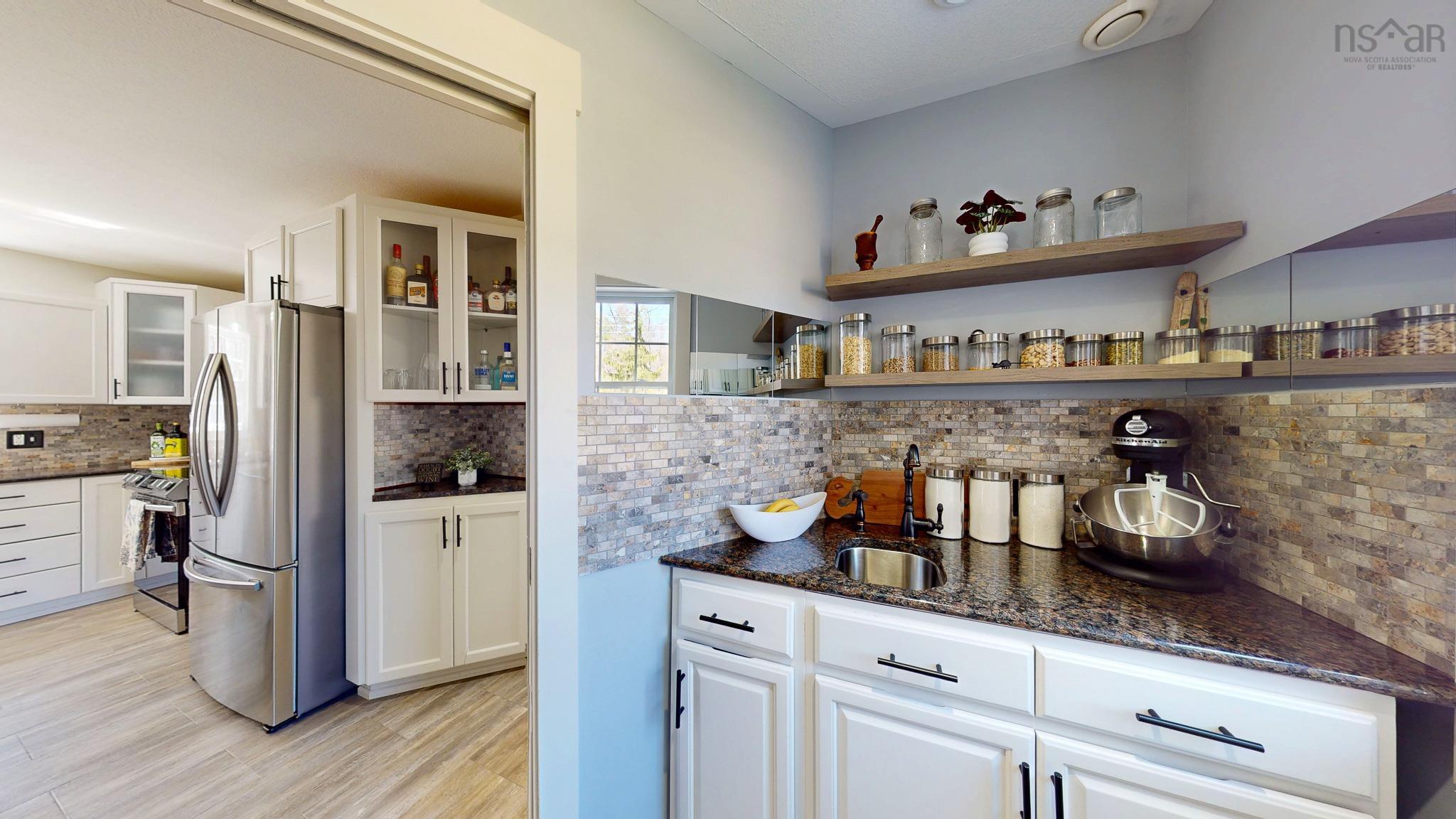 $587,500.00: 489 Alexander Mackenzie Road, South Farmington