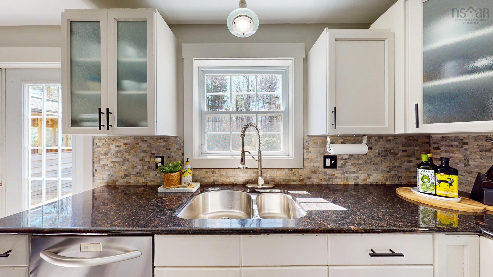 $587,500.00: 489 Alexander Mackenzie Road, South Farmington