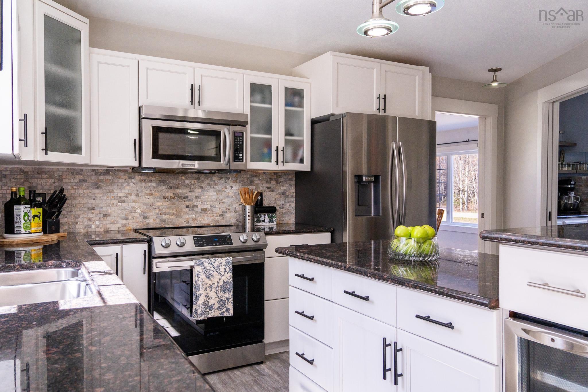 $587,500.00: 489 Alexander Mackenzie Road, South Farmington