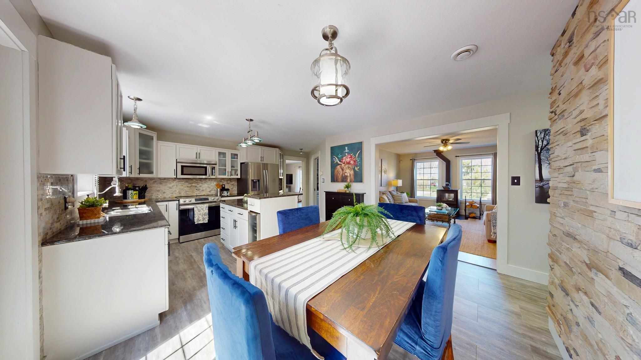 $587,500.00: 489 Alexander Mackenzie Road, South Farmington