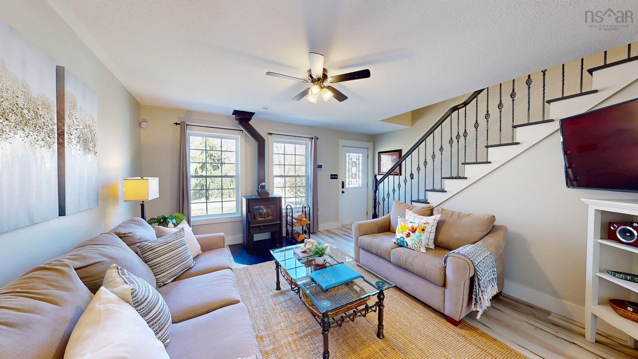 $587,500.00: 489 Alexander Mackenzie Road, South Farmington