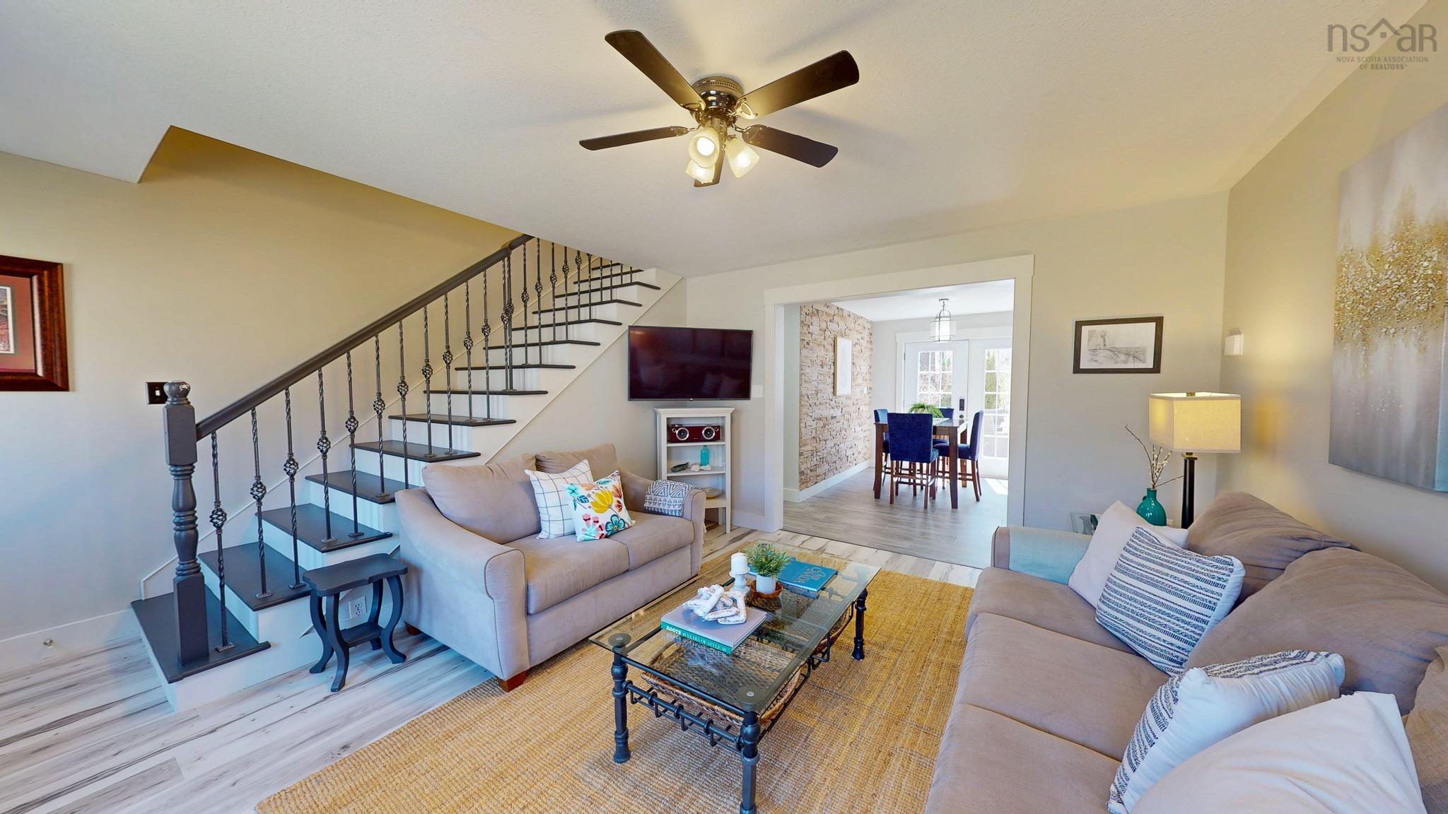 $587,500.00: 489 Alexander Mackenzie Road, South Farmington