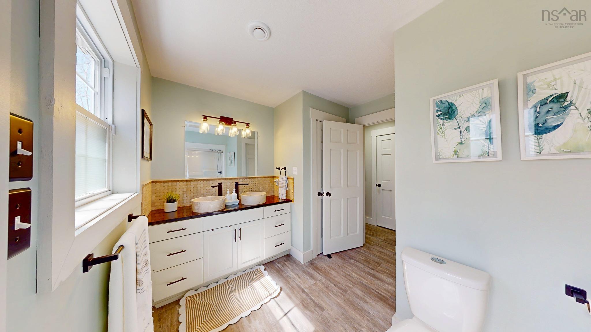 $587,500.00: 489 Alexander Mackenzie Road, South Farmington