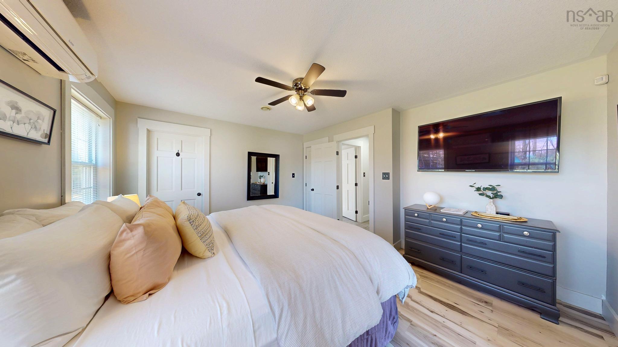 $587,500.00: 489 Alexander Mackenzie Road, South Farmington