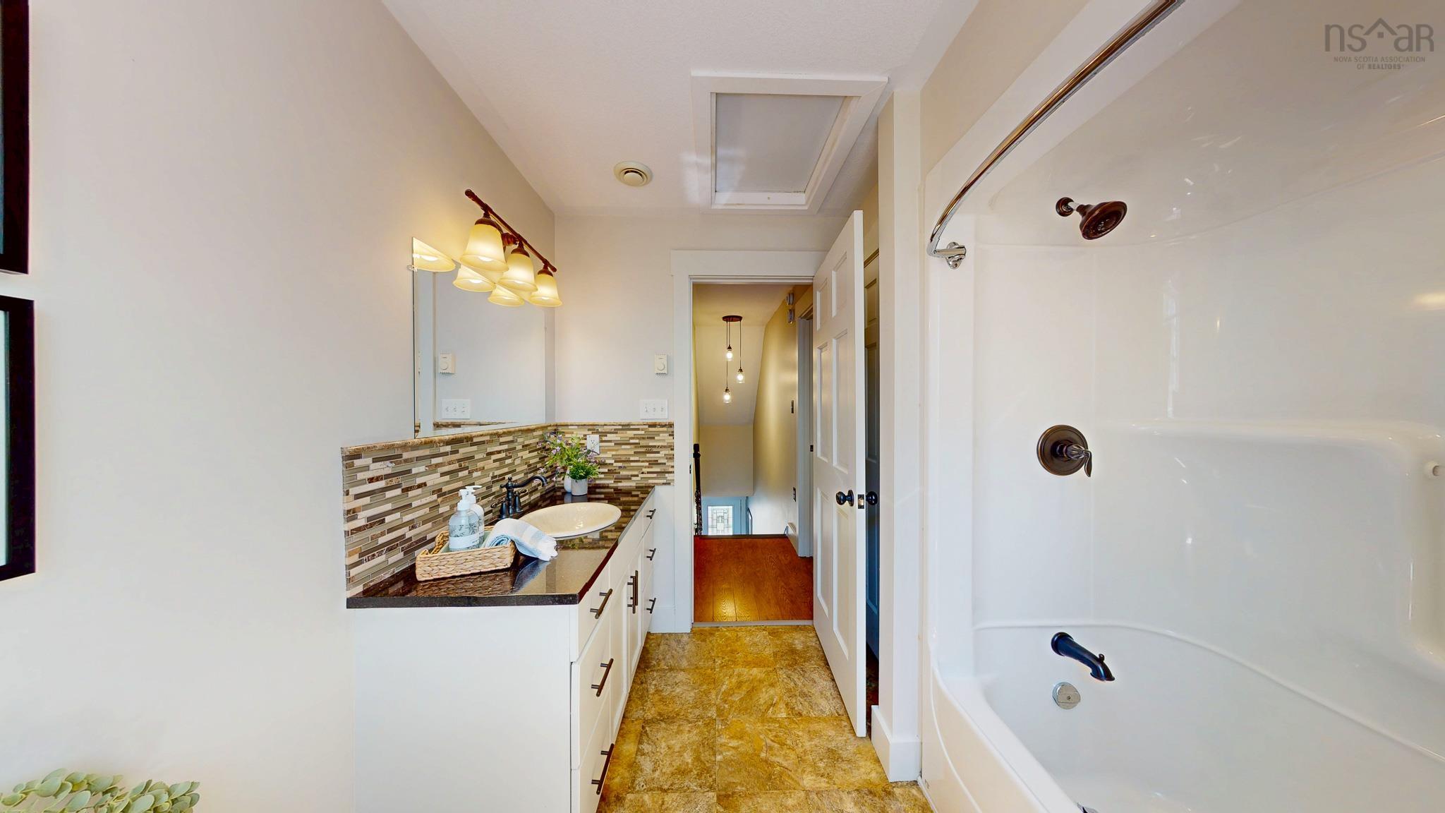 $587,500.00: 489 Alexander Mackenzie Road, South Farmington