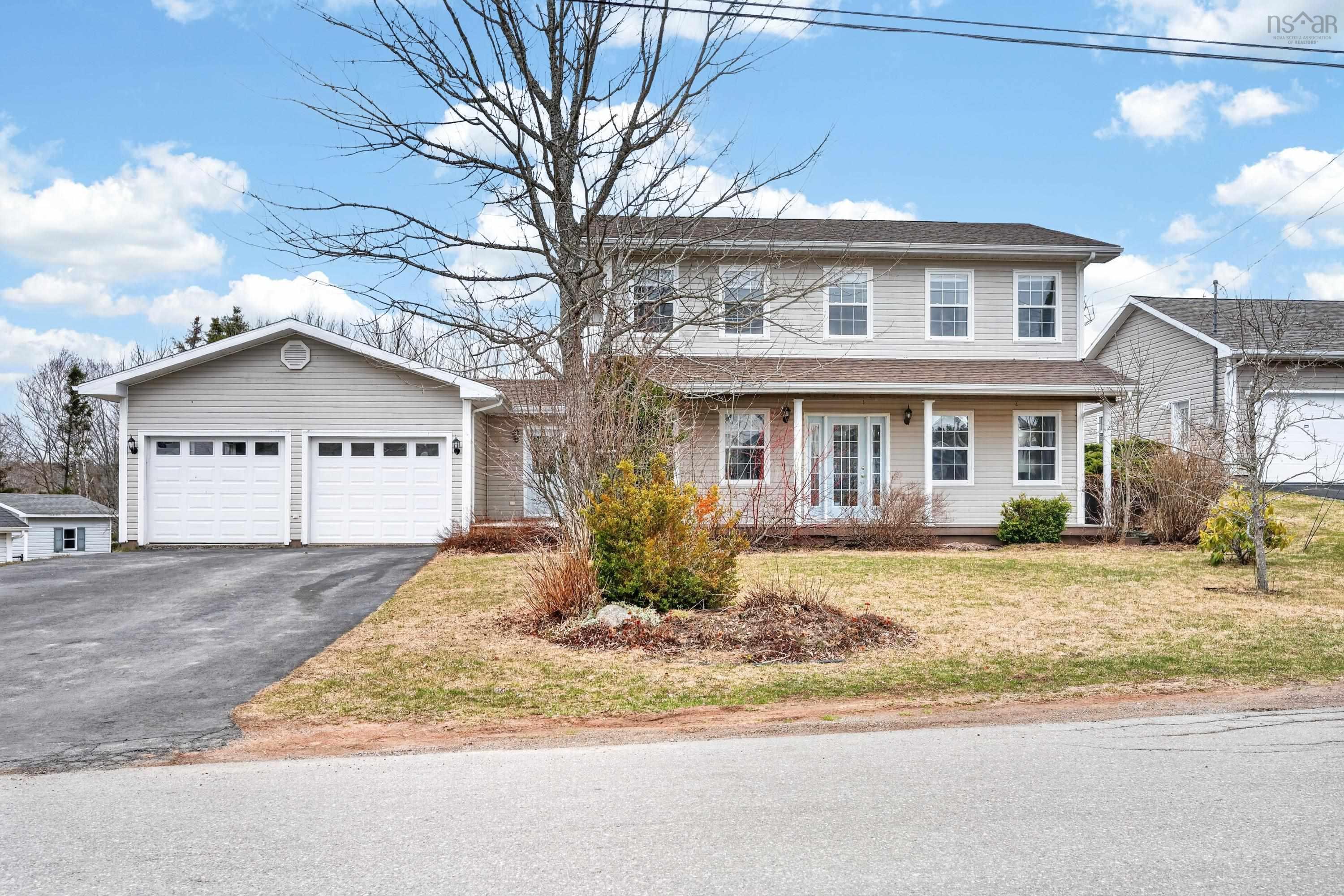 $529,900.00: 10 Amberwood Crescent Crescent, Westmount