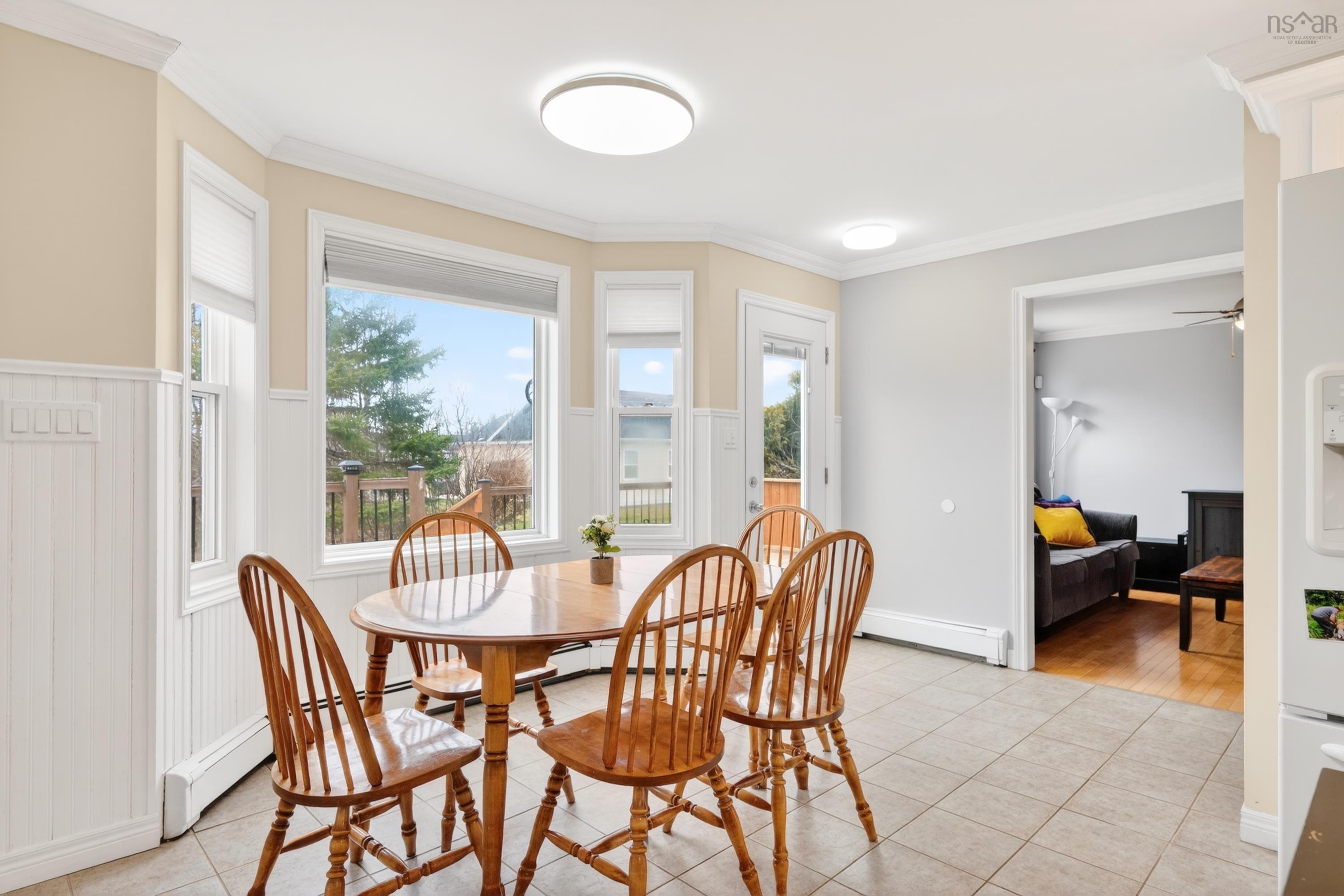 $529,900.00: 10 Amberwood Crescent Crescent, Westmount