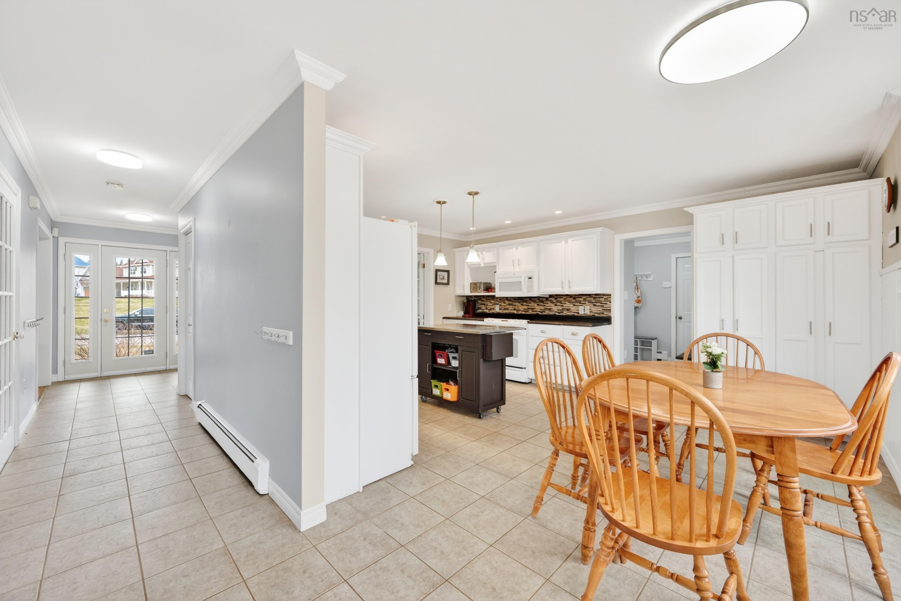 $529,900.00: 10 Amberwood Crescent Crescent, Westmount