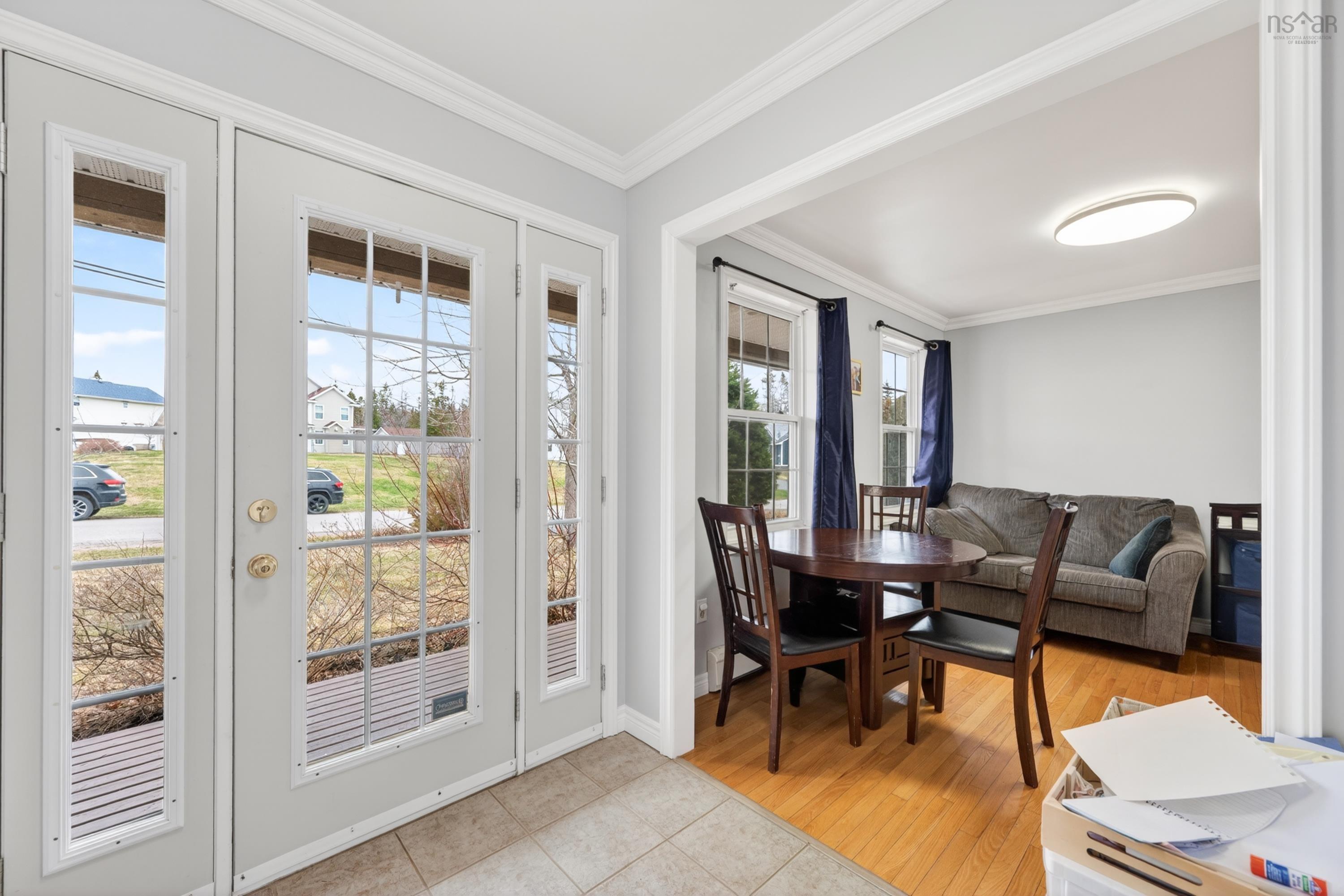 $529,900.00: 10 Amberwood Crescent Crescent, Westmount