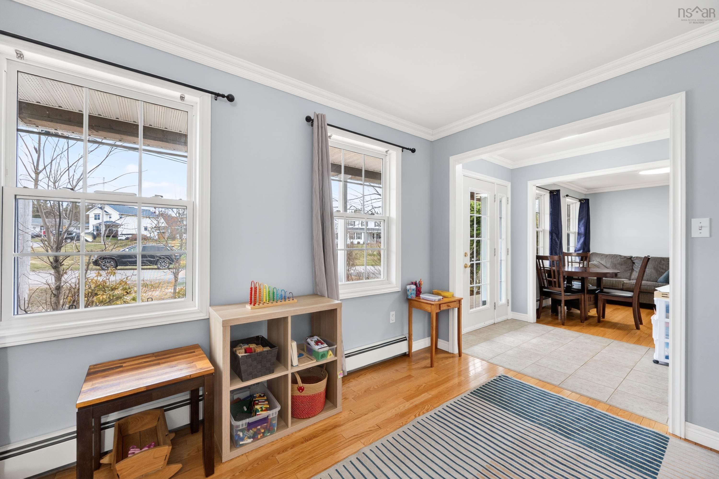 $529,900.00: 10 Amberwood Crescent Crescent, Westmount