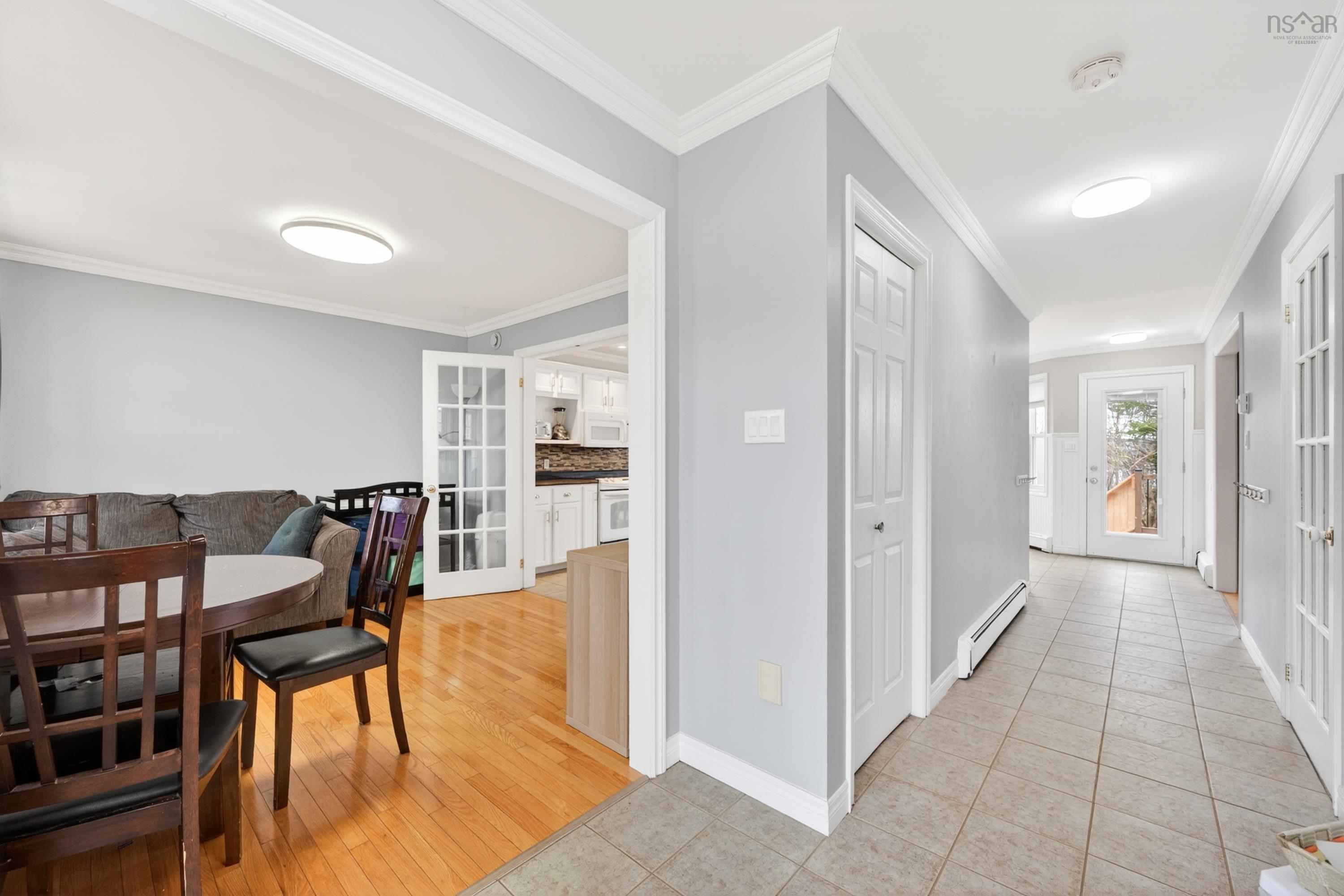 $529,900.00: 10 Amberwood Crescent Crescent, Westmount