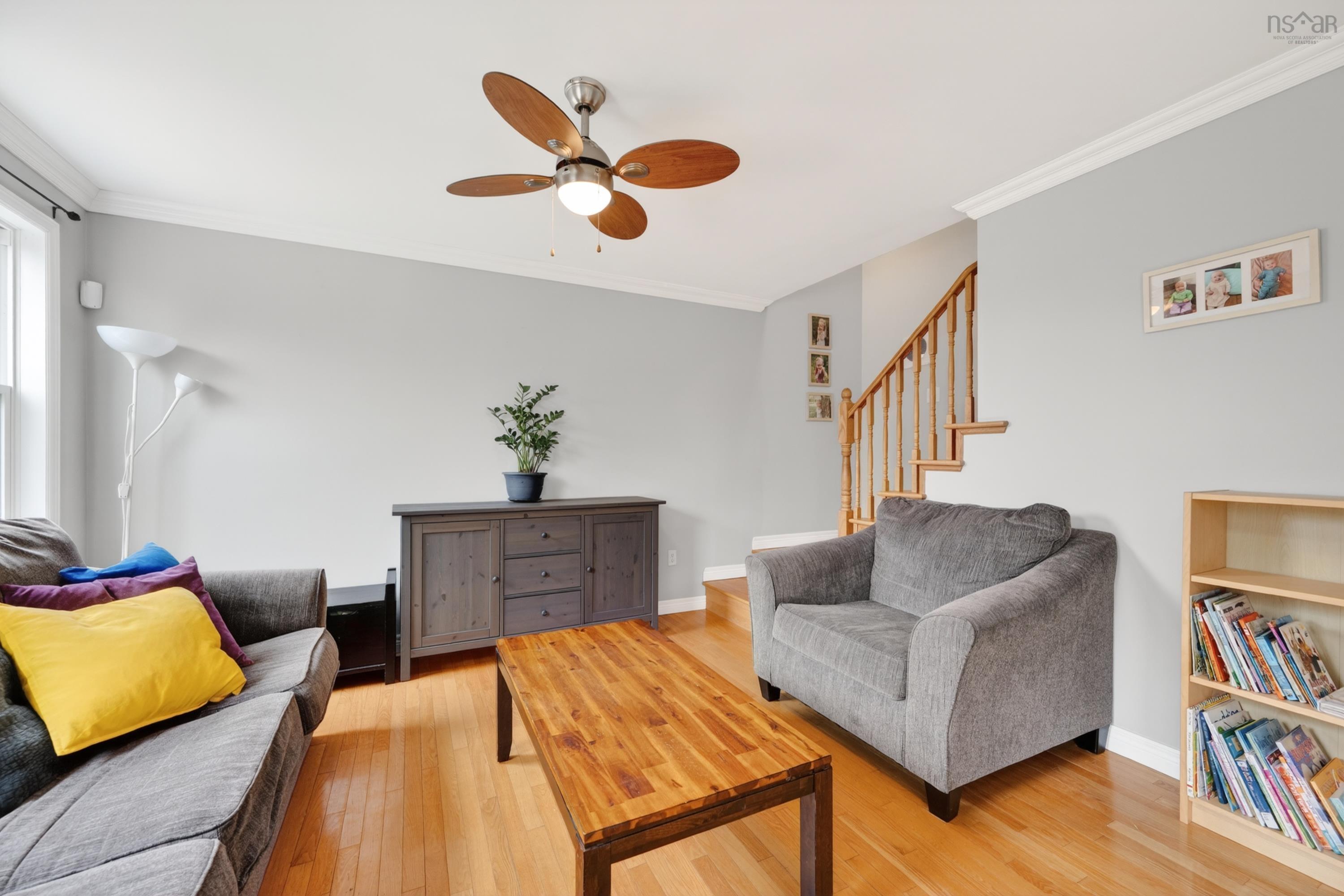 $529,900.00: 10 Amberwood Crescent Crescent, Westmount