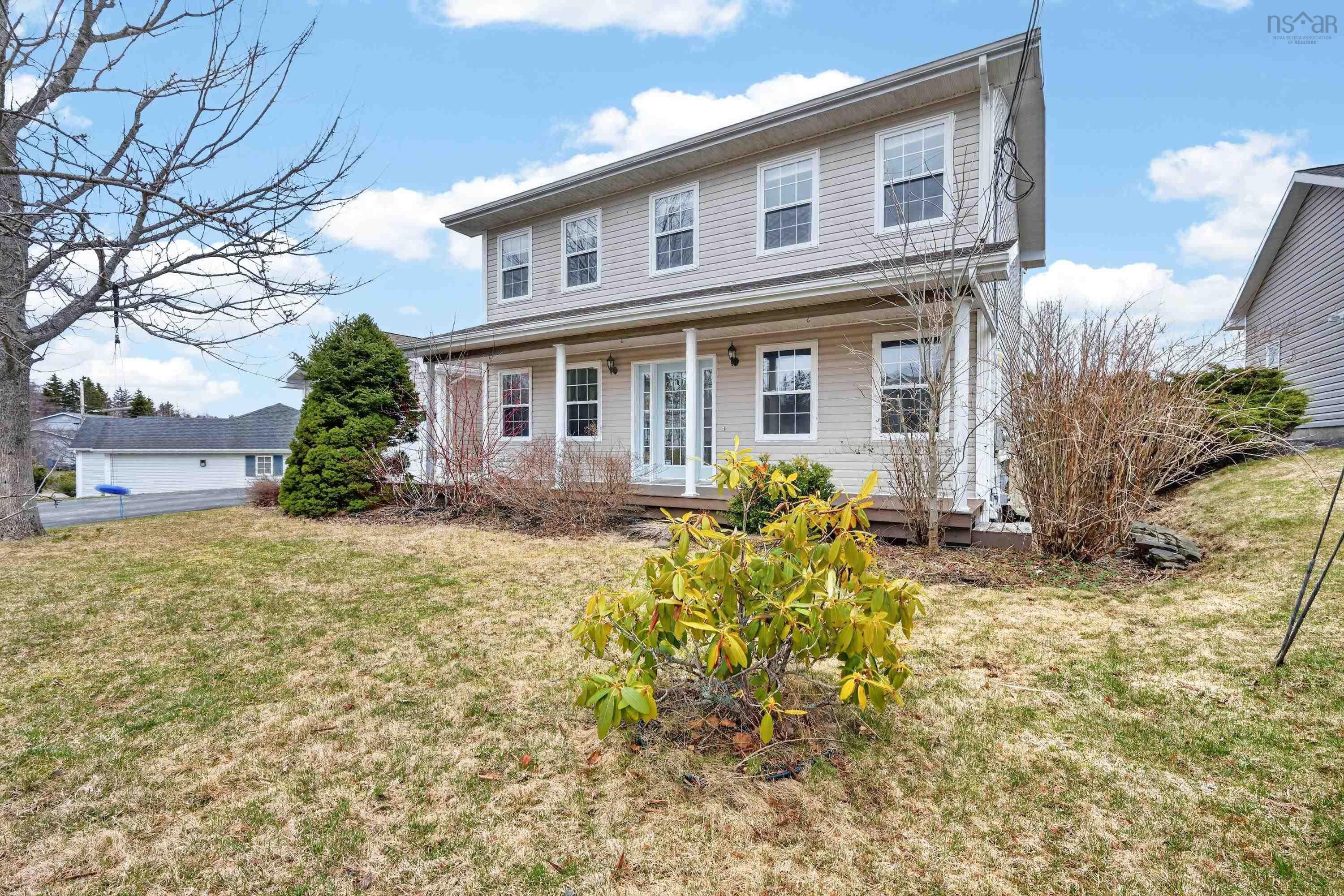 $529,900.00: 10 Amberwood Crescent Crescent, Westmount