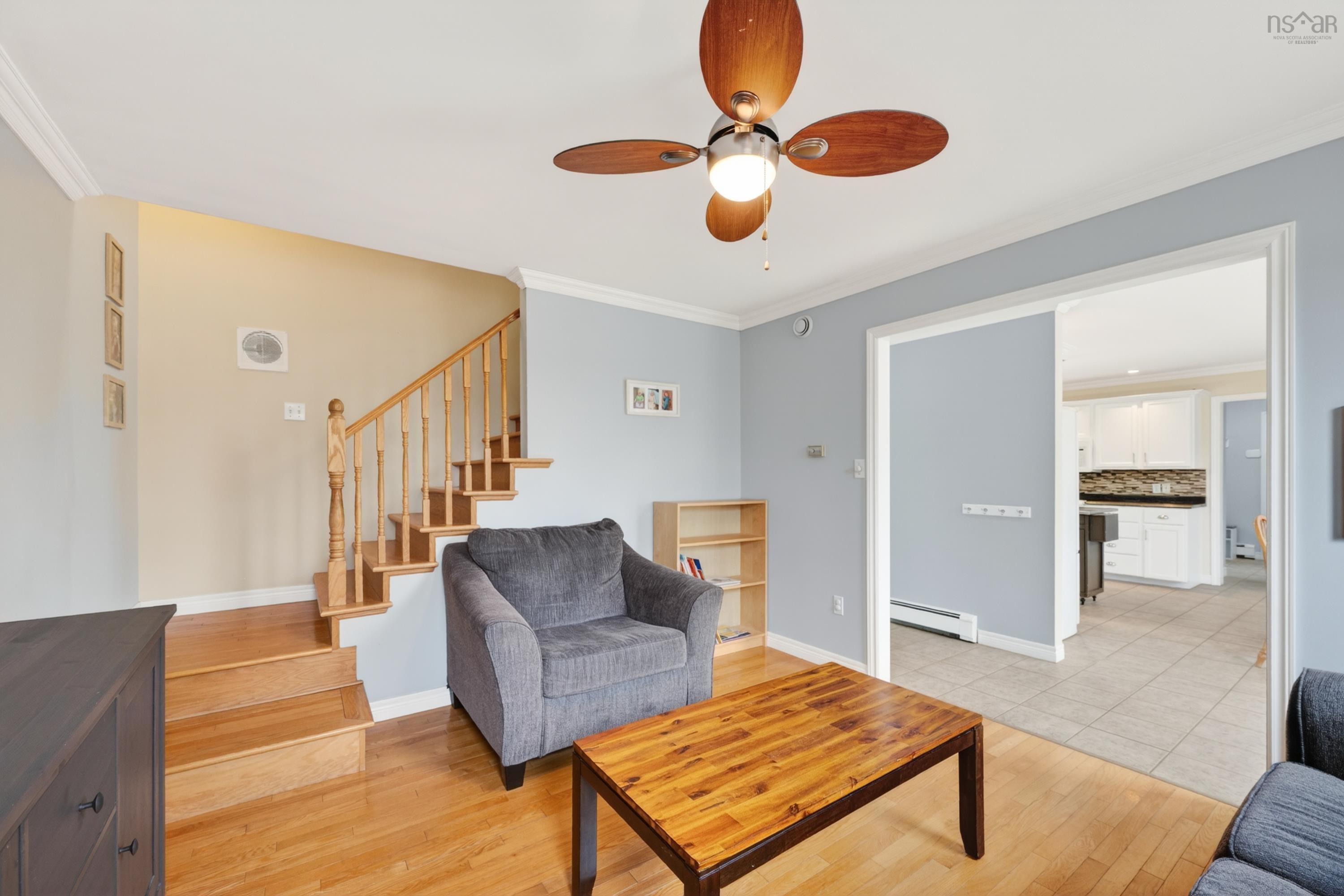 $529,900.00: 10 Amberwood Crescent Crescent, Westmount