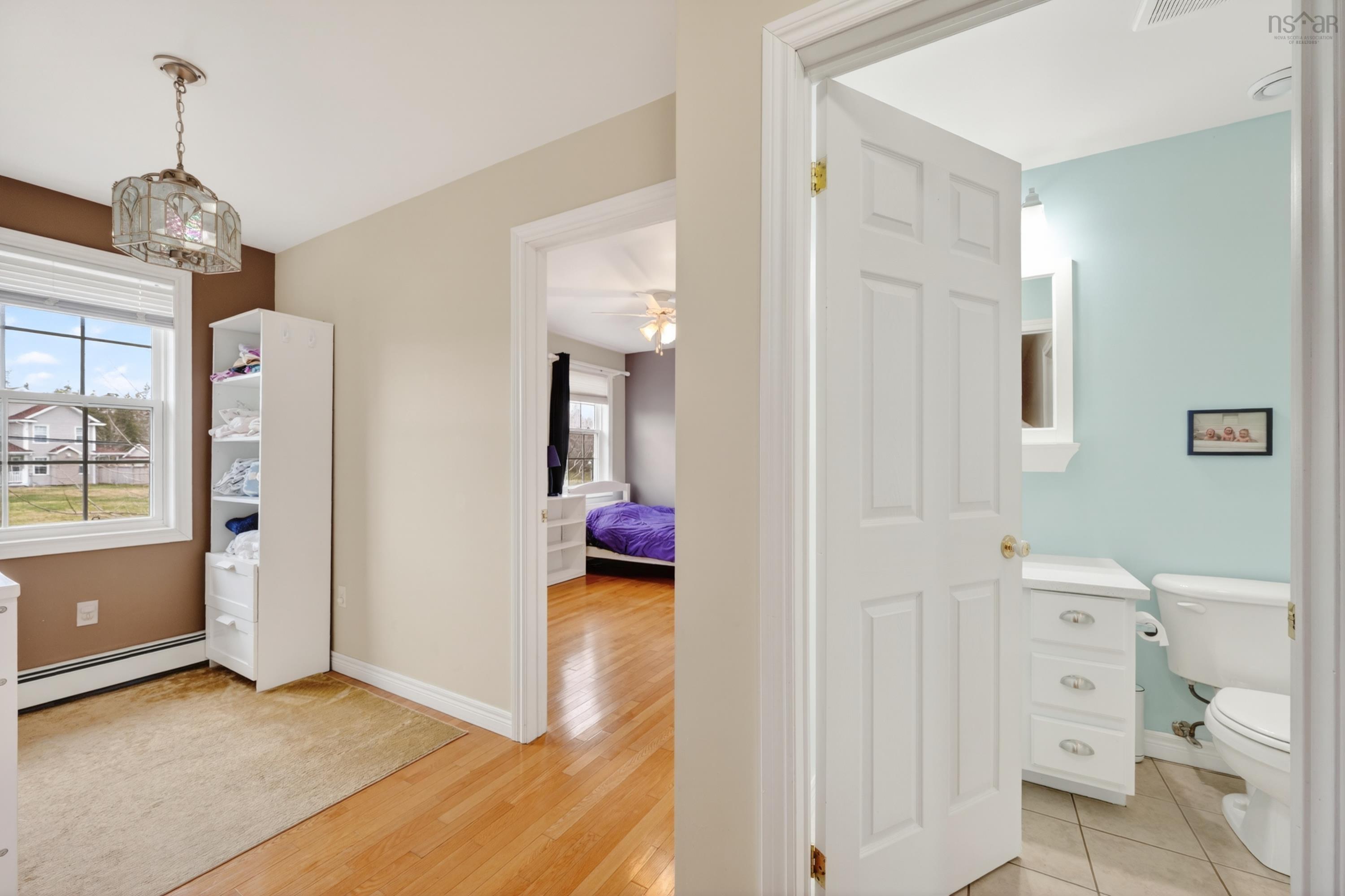 $529,900.00: 10 Amberwood Crescent Crescent, Westmount