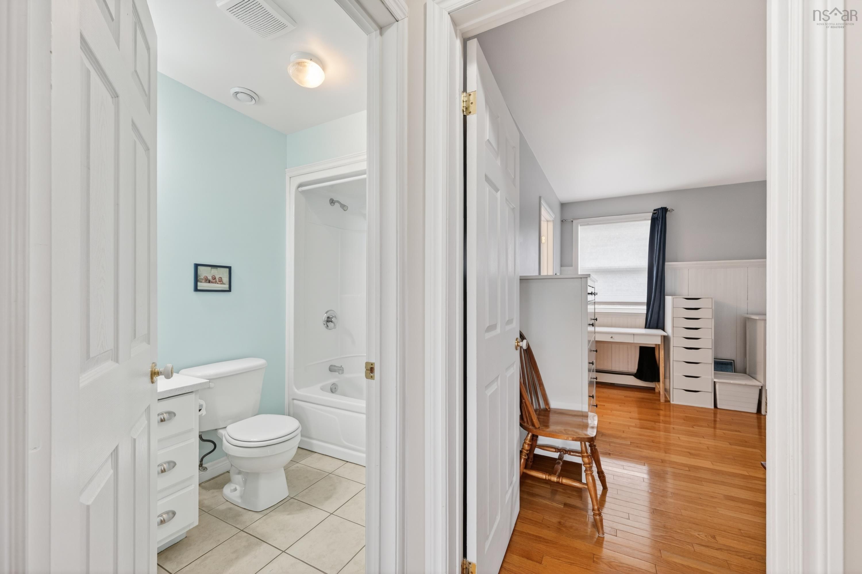 $529,900.00: 10 Amberwood Crescent Crescent, Westmount