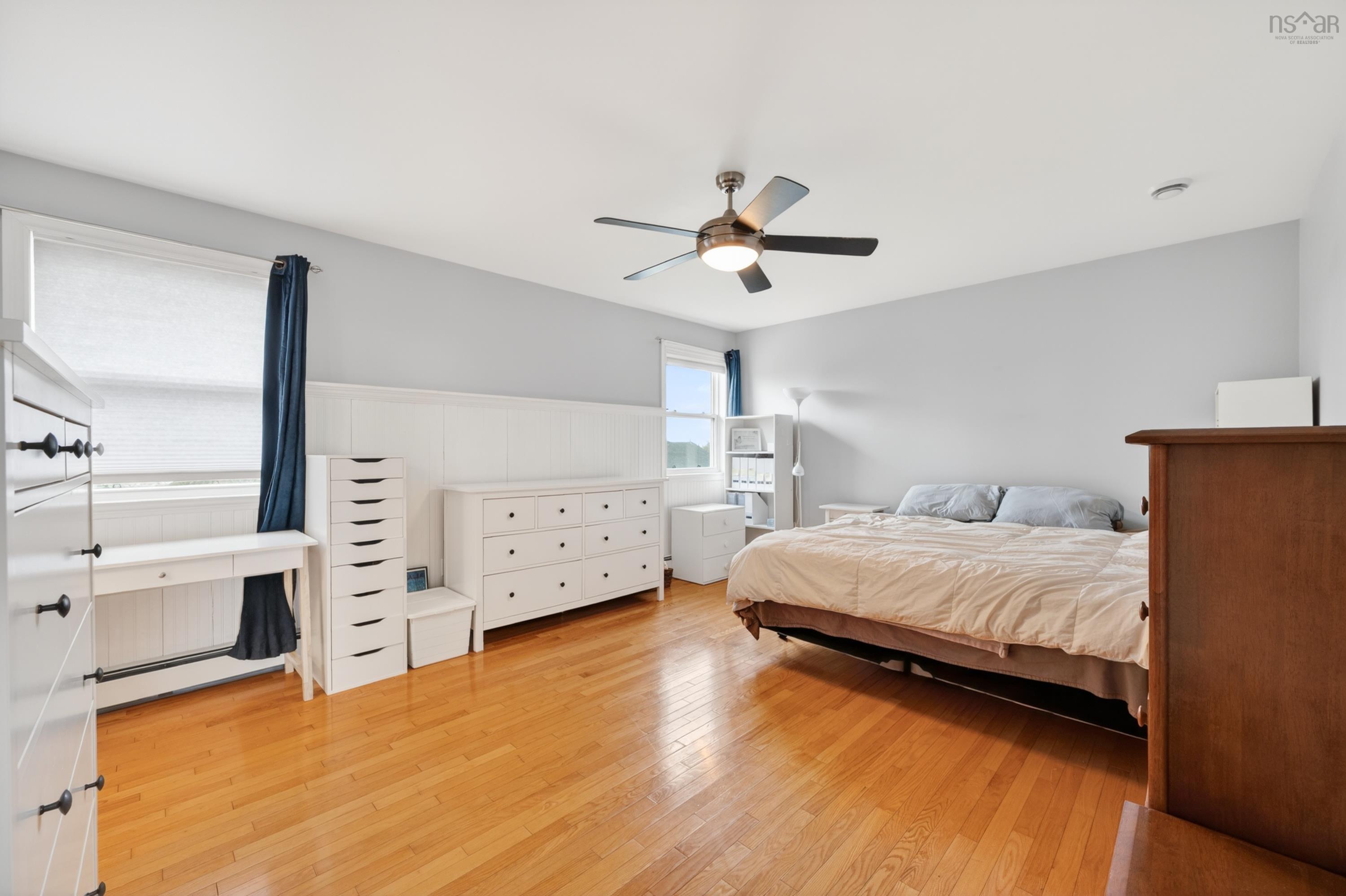 $529,900.00: 10 Amberwood Crescent Crescent, Westmount