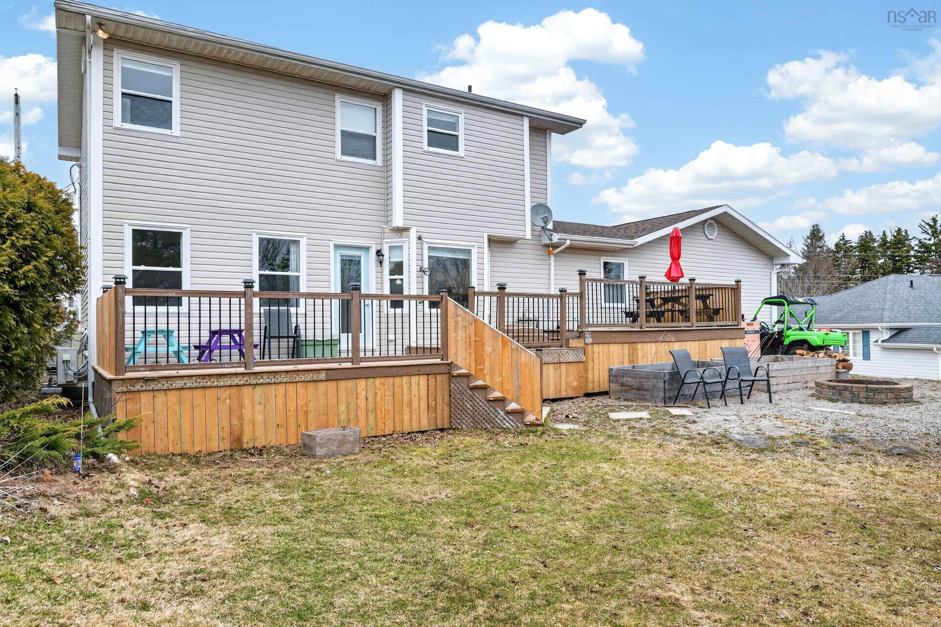 $529,900.00: 10 Amberwood Crescent Crescent, Westmount