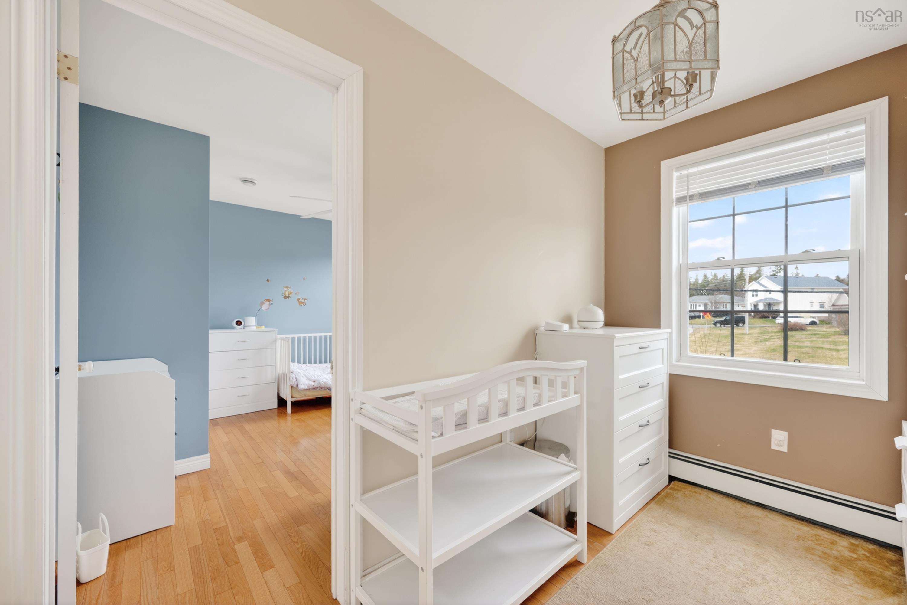 $529,900.00: 10 Amberwood Crescent Crescent, Westmount