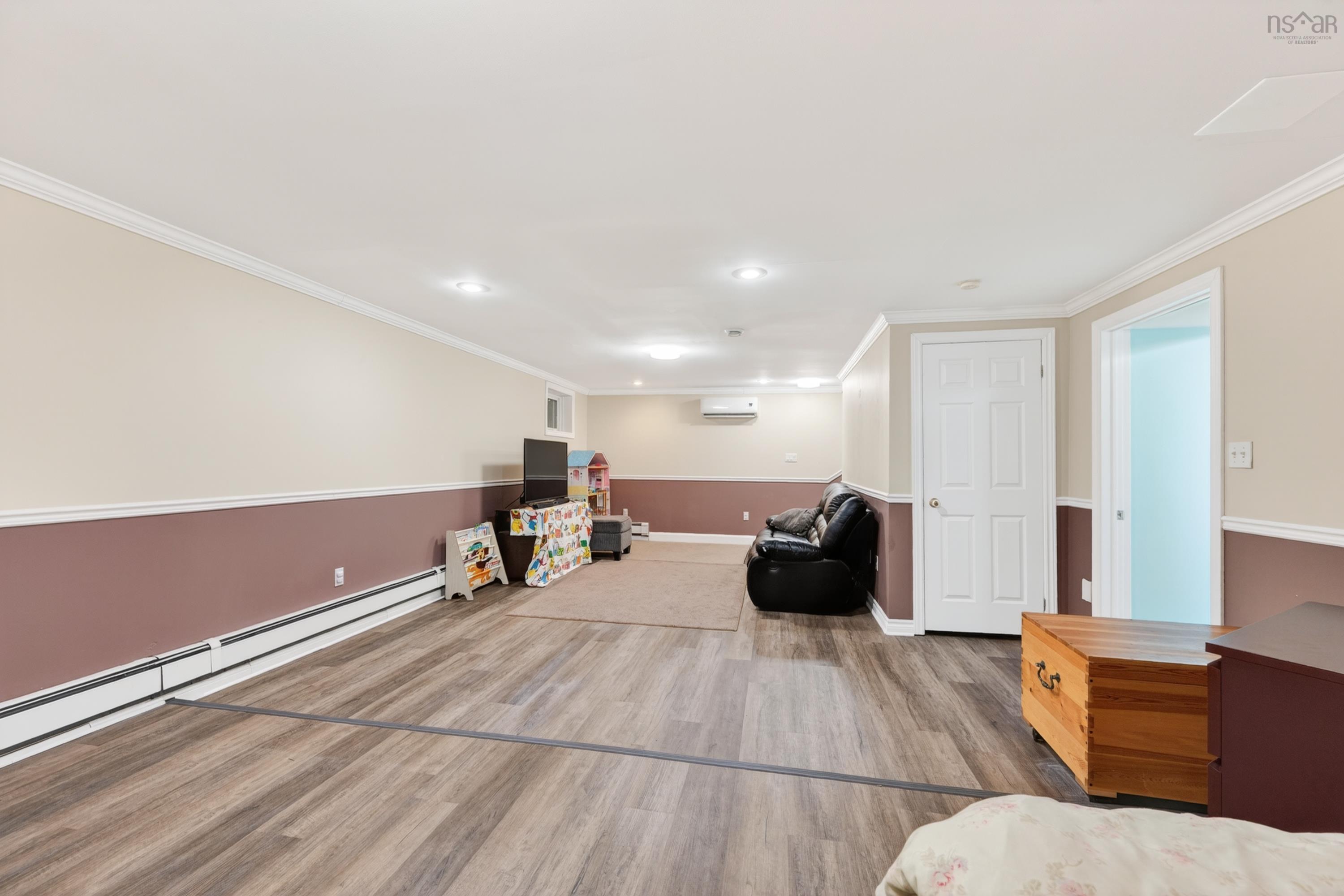 $529,900.00: 10 Amberwood Crescent Crescent, Westmount