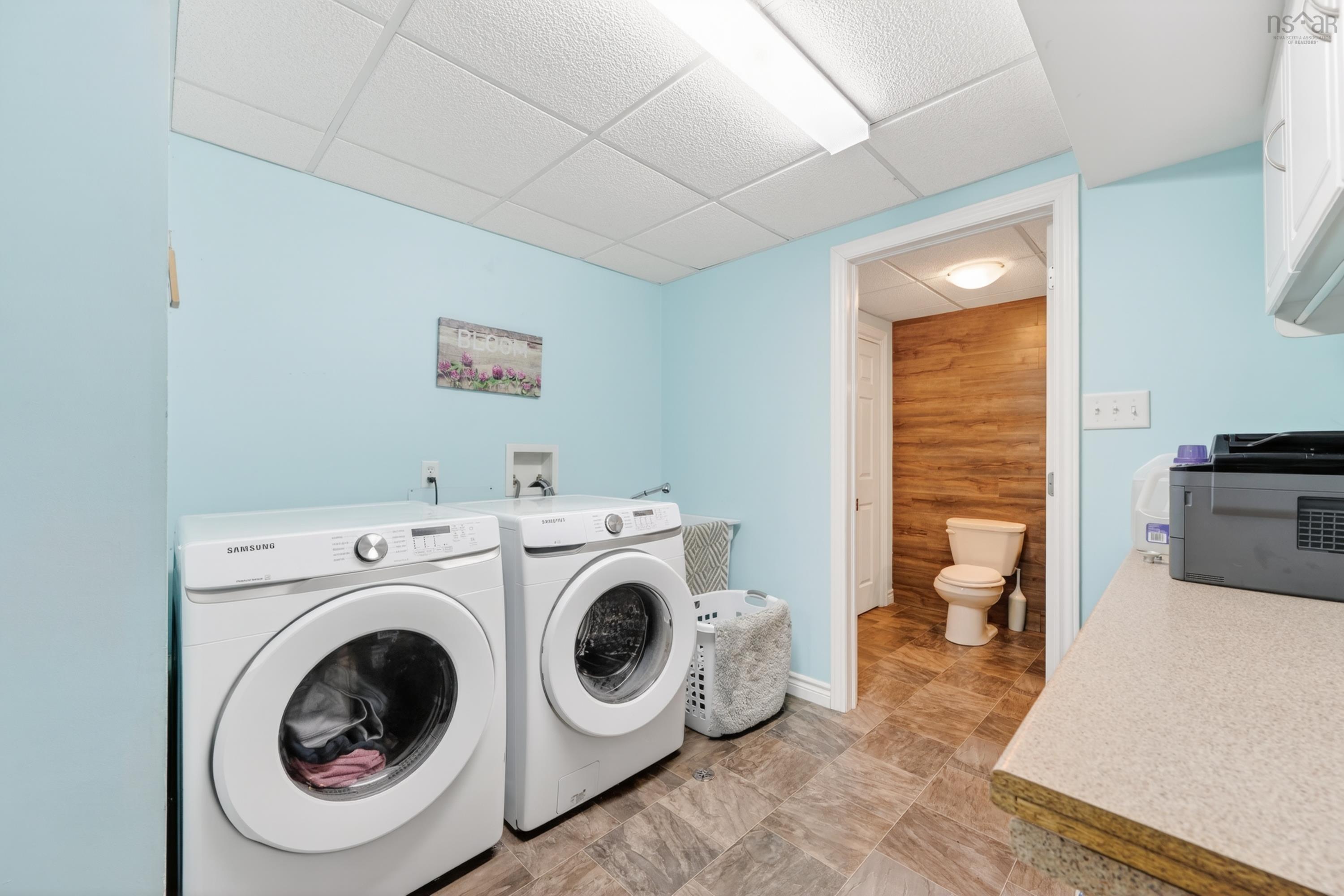 $529,900.00: 10 Amberwood Crescent Crescent, Westmount