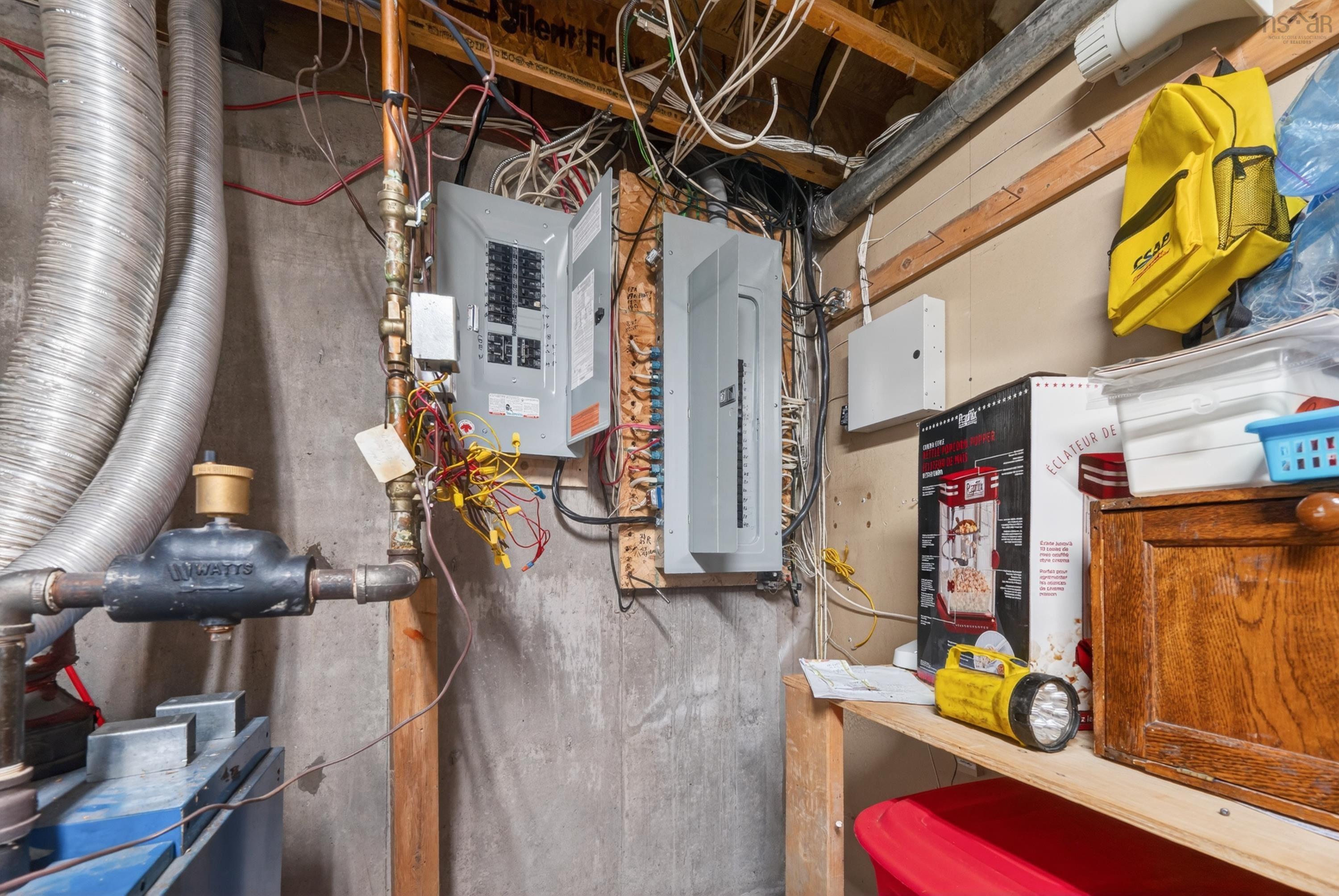 $529,900.00: 10 Amberwood Crescent Crescent, Westmount