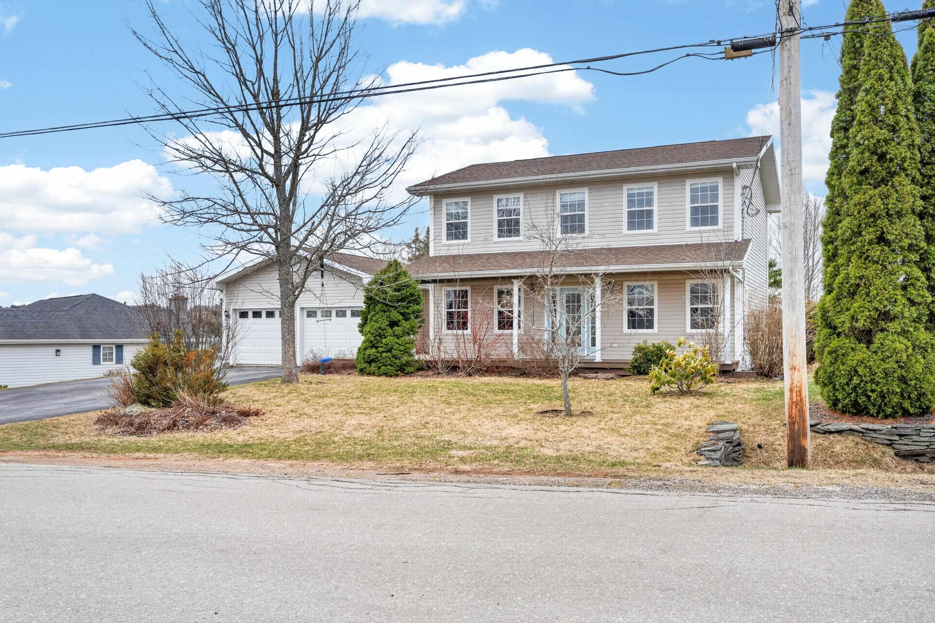 $529,900.00: 10 Amberwood Crescent Crescent, Westmount