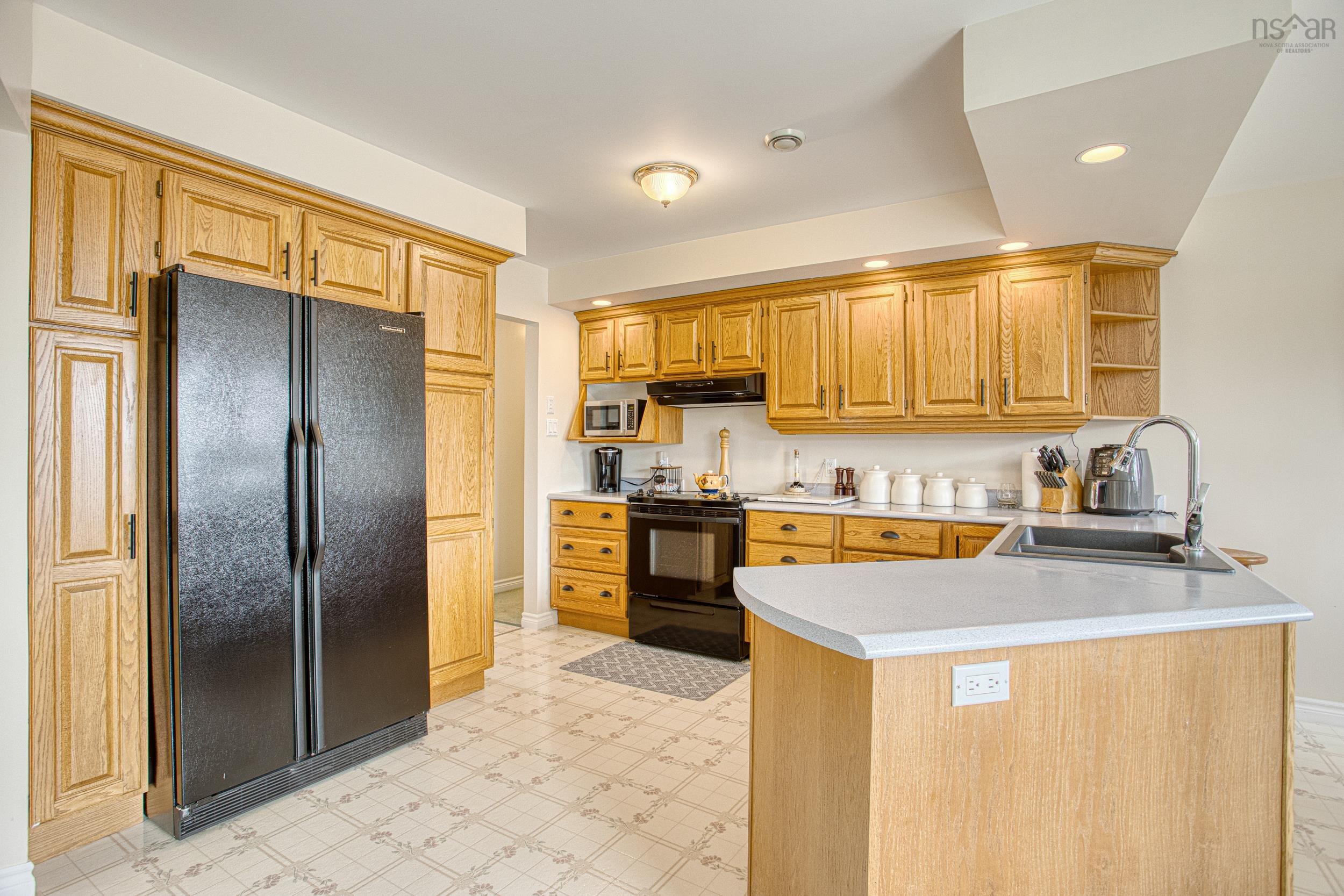 $894,999.00: 287 Greenough Drive, West Porters Lake