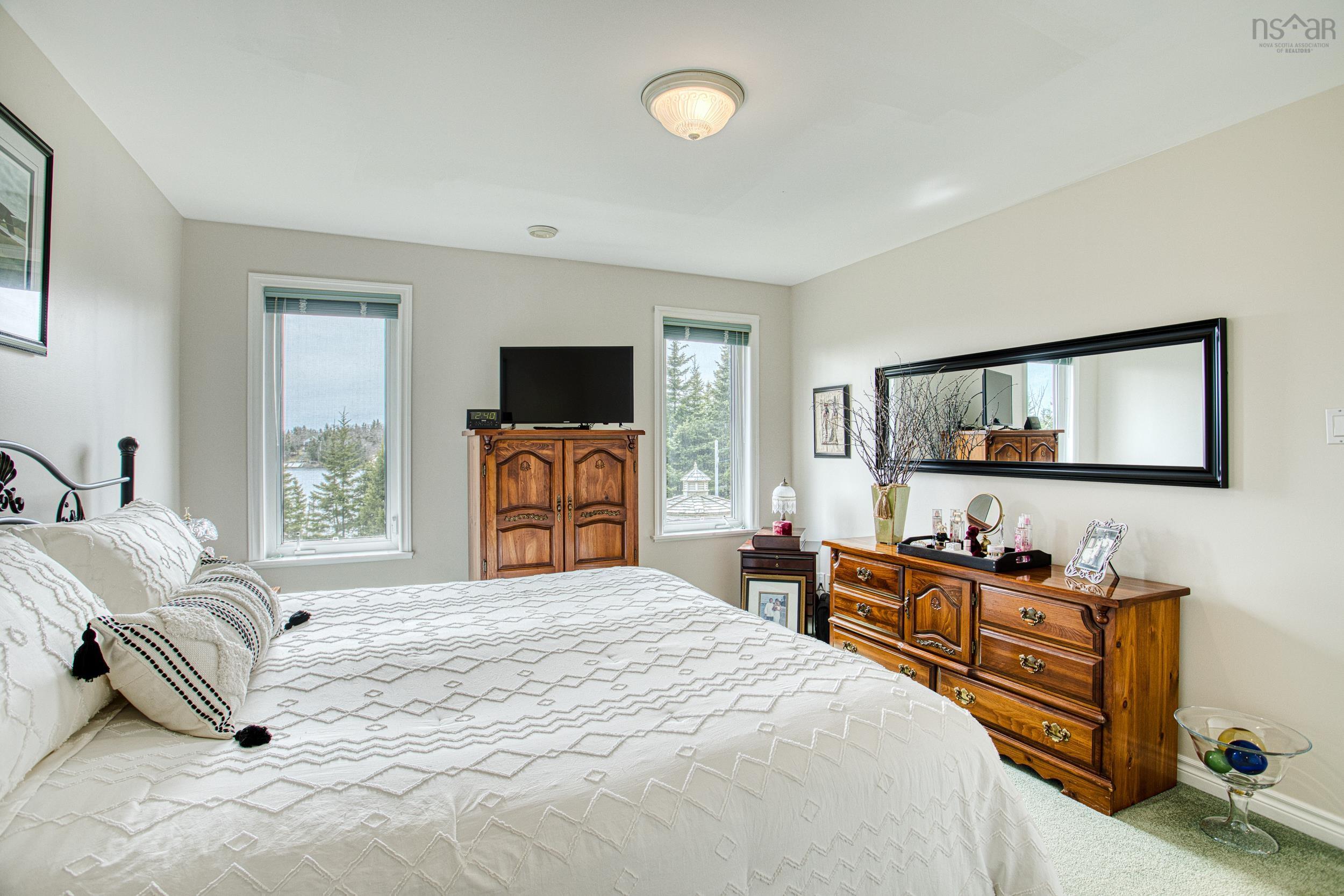 $894,999.00: 287 Greenough Drive, West Porters Lake