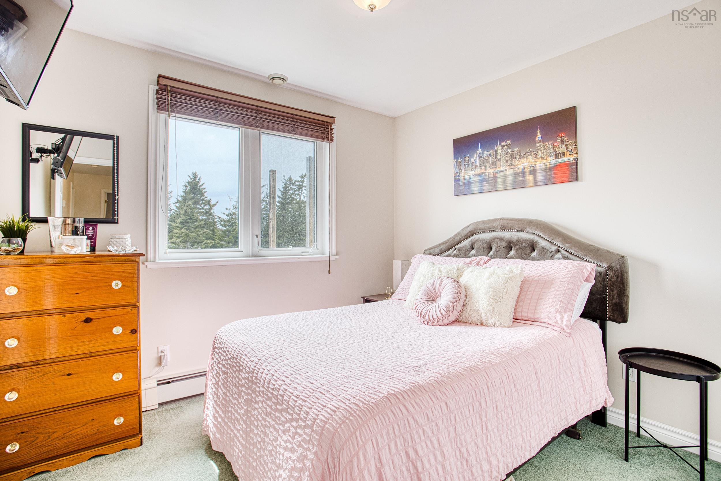 $894,999.00: 287 Greenough Drive, West Porters Lake