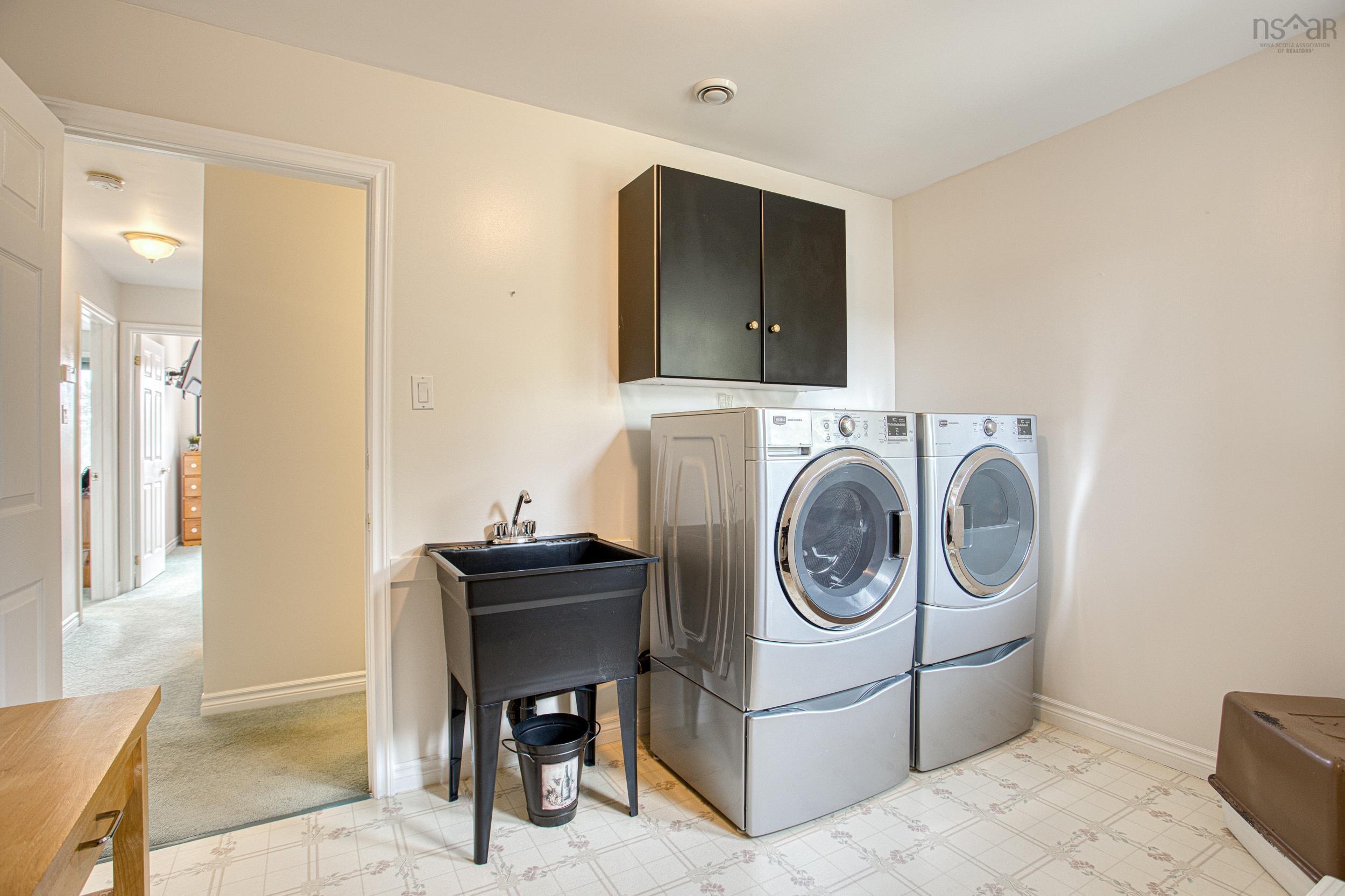 $894,999.00: 287 Greenough Drive, West Porters Lake