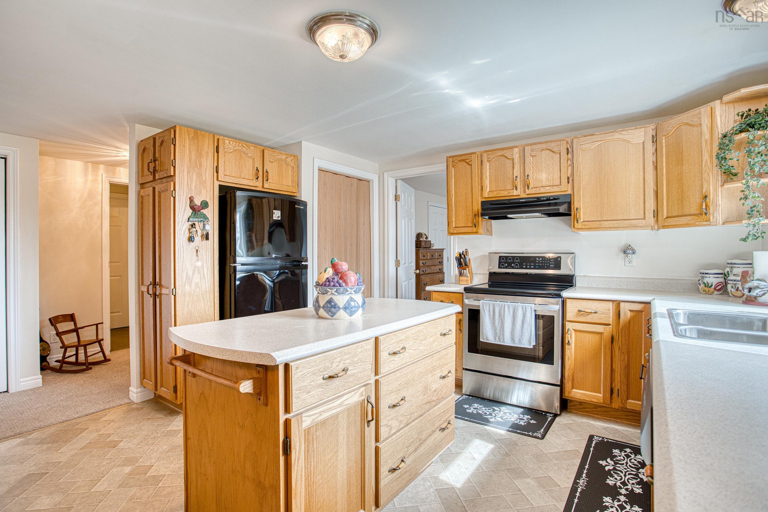 $894,999.00: 287 Greenough Drive, West Porters Lake