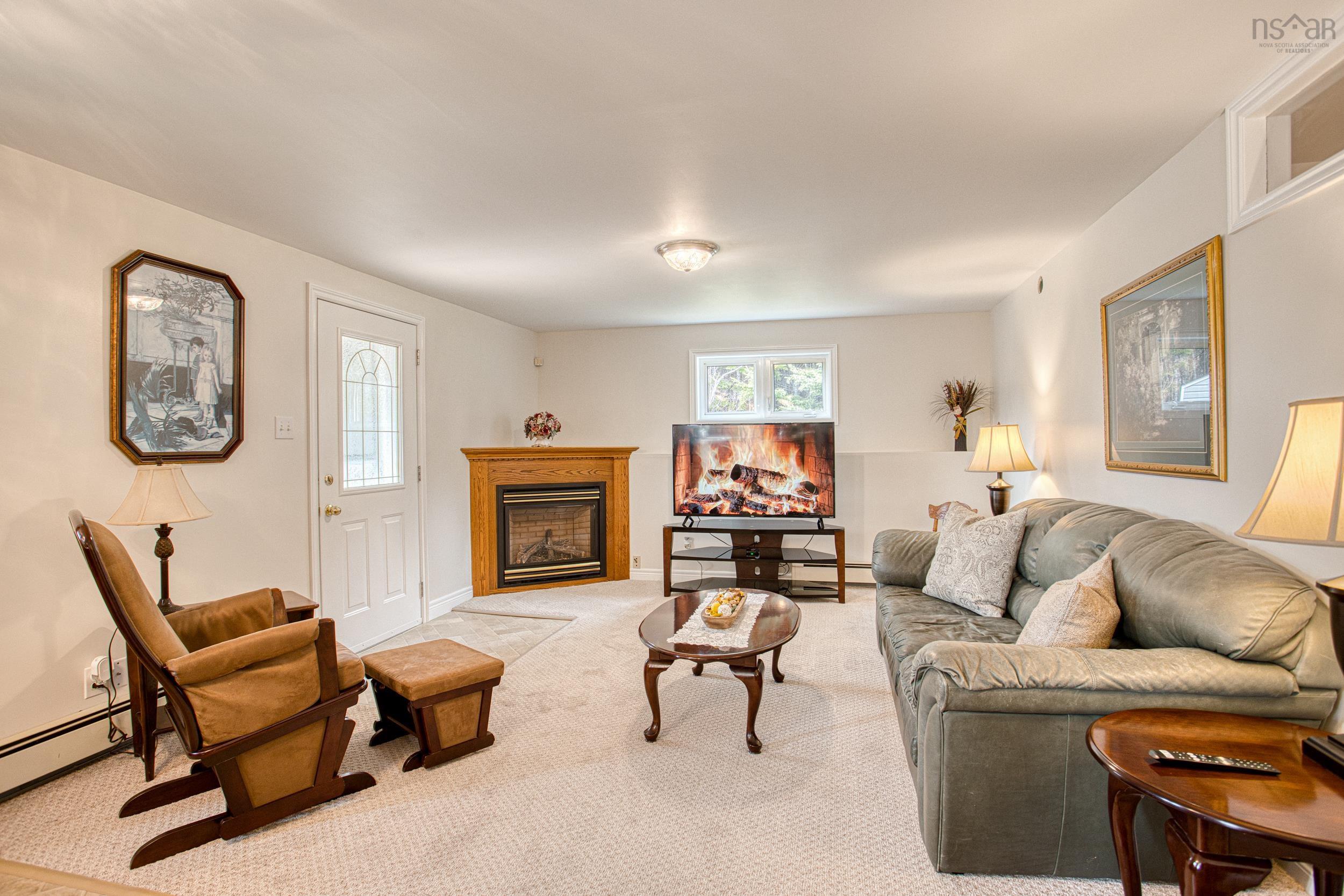 $894,999.00: 287 Greenough Drive, West Porters Lake