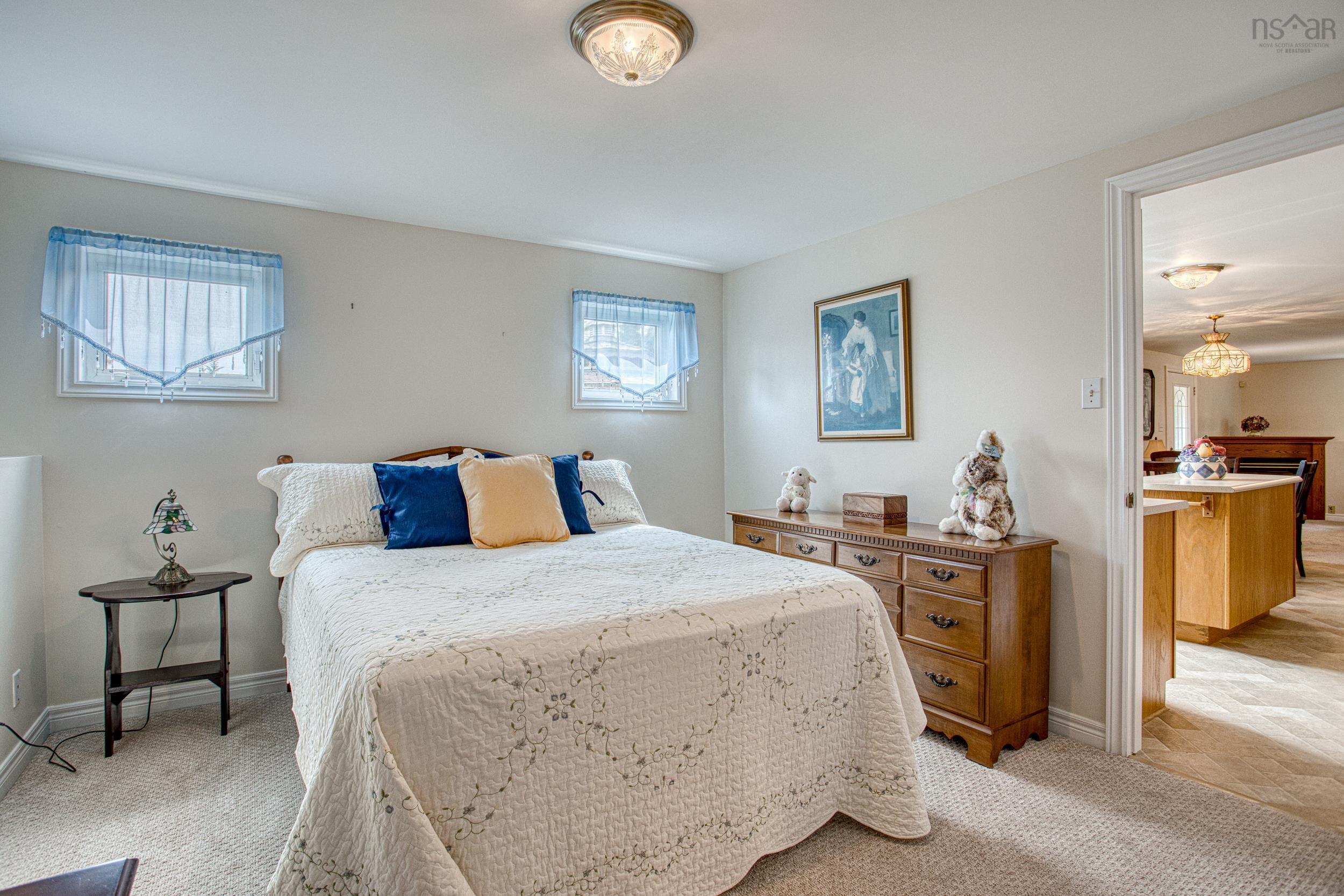 $894,999.00: 287 Greenough Drive, West Porters Lake