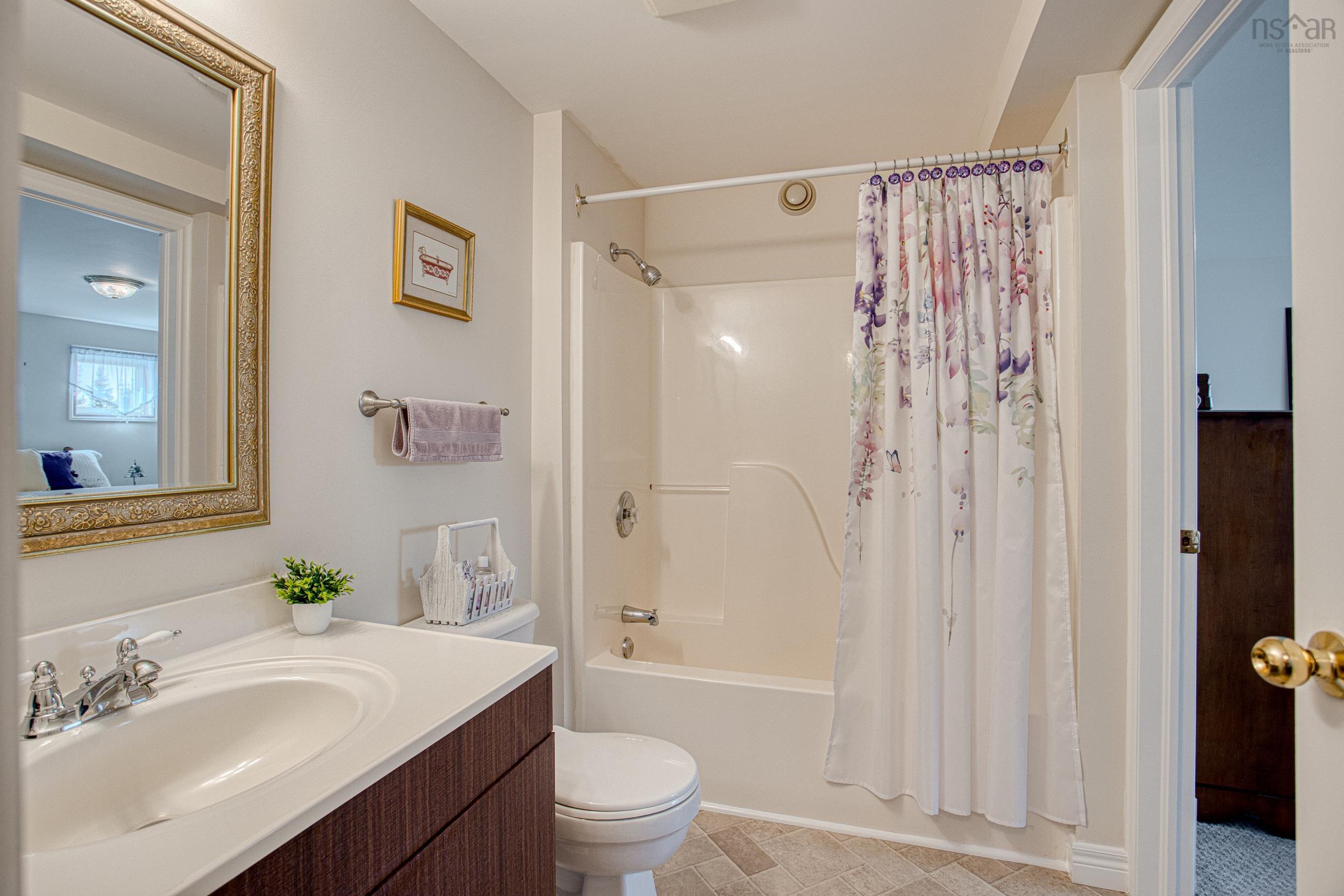 $894,999.00: 287 Greenough Drive, West Porters Lake