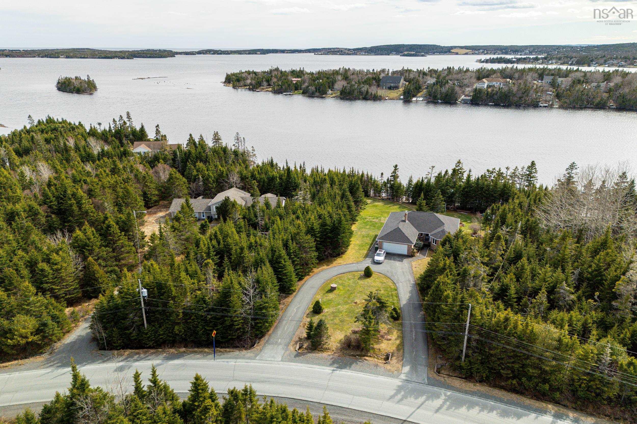 $894,999.00: 287 Greenough Drive, West Porters Lake