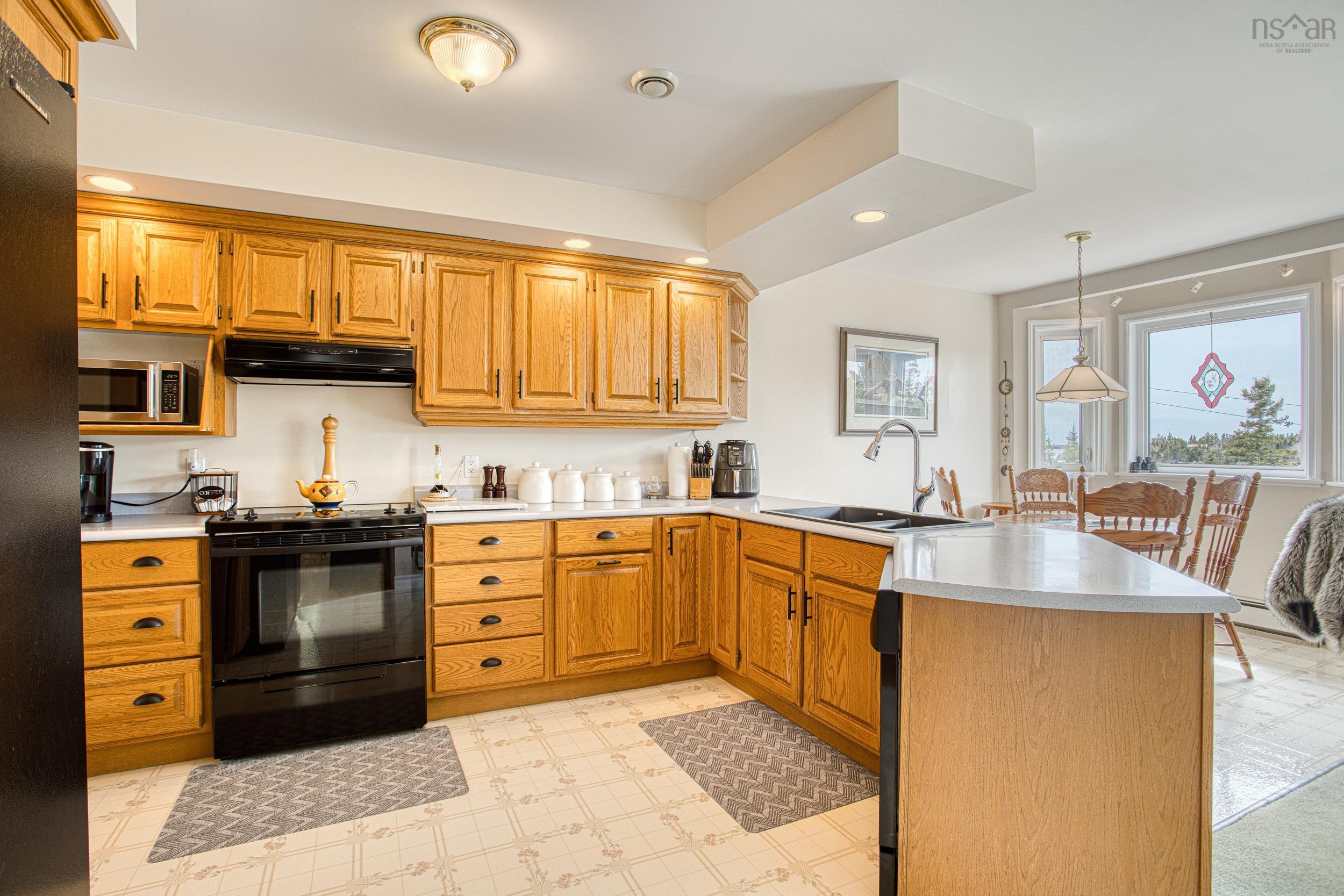 $894,999.00: 287 Greenough Drive, West Porters Lake