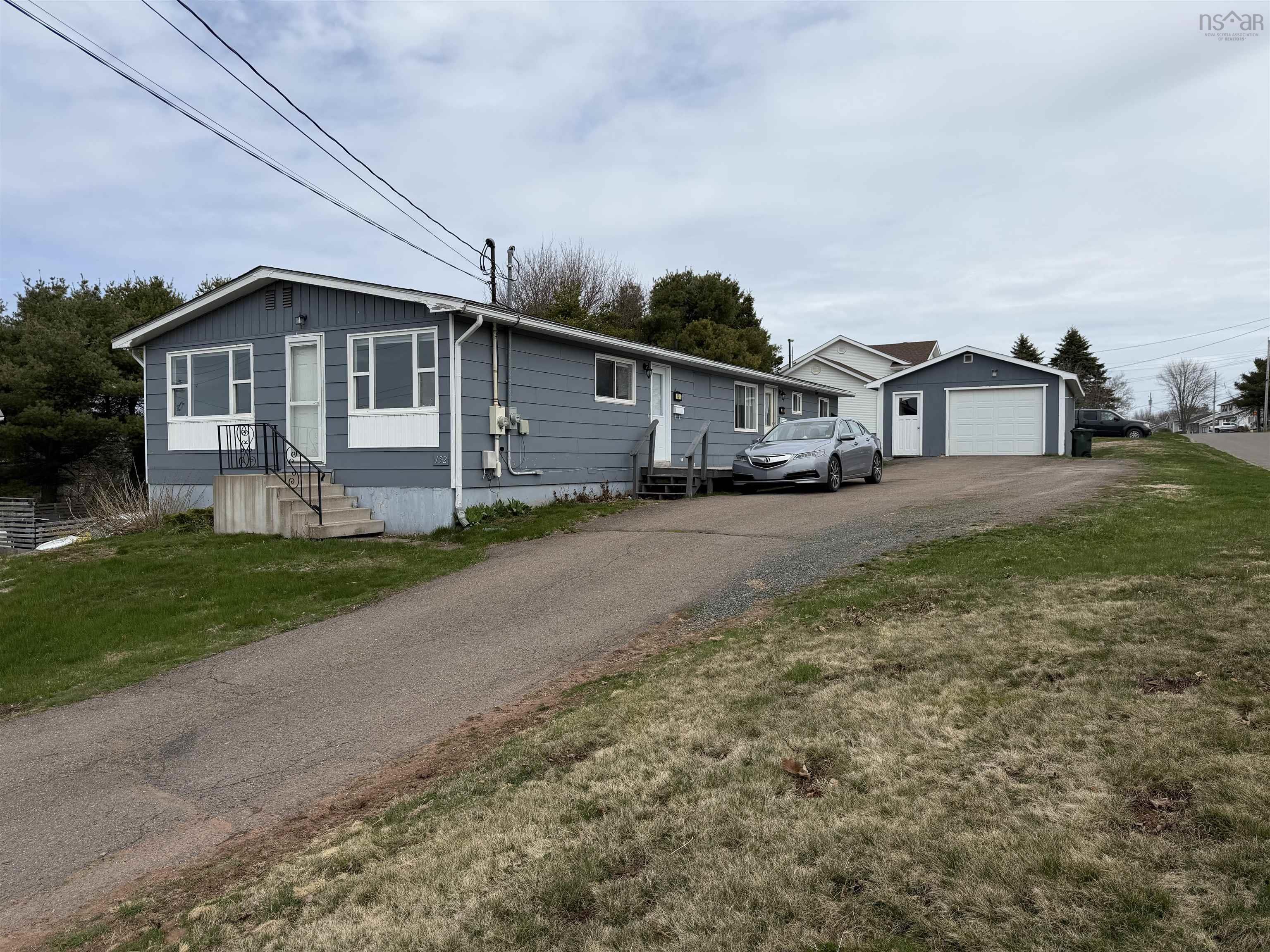 $325,000.00: 152 Willow Street, Amherst